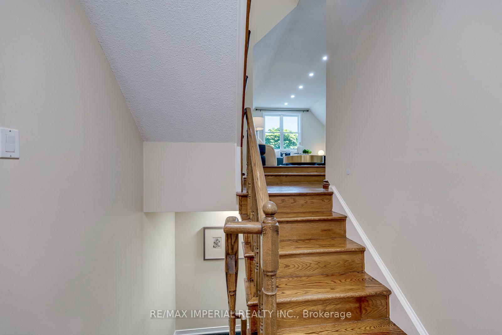 Photo 21 of 4303 Mayflower Drive, Mississauga, Hurontario — HOMEH