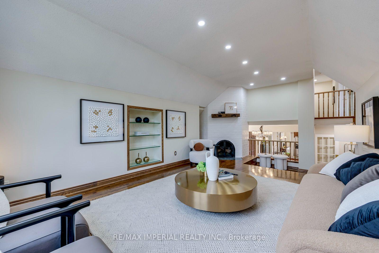 Photo 23 of 4303 Mayflower Drive, Mississauga, Hurontario — HOMEH