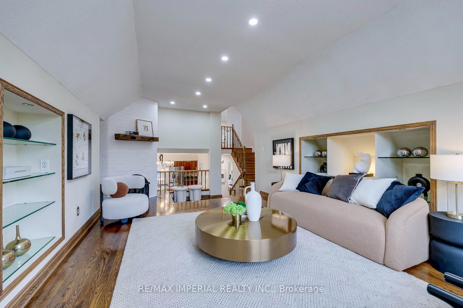 Photo 24 of 4303 Mayflower Drive, Mississauga, Hurontario — HOMEH
