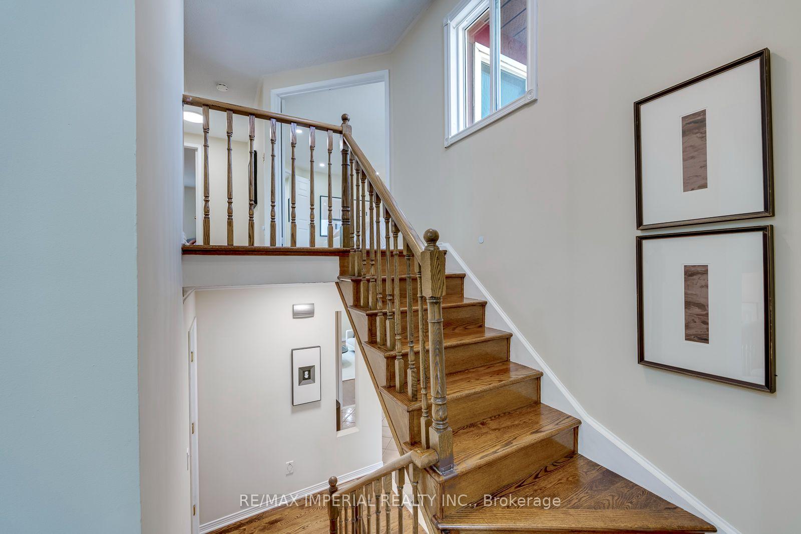 Photo 25 of 4303 Mayflower Drive, Mississauga, Hurontario — HOMEH