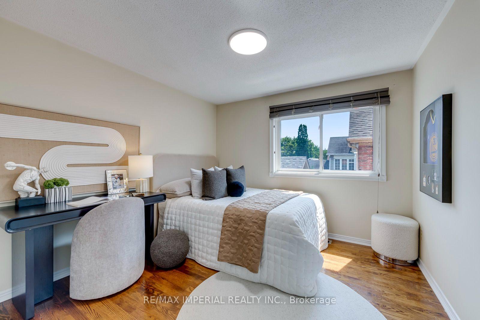 Photo 32 of 4303 Mayflower Drive, Mississauga, Hurontario — HOMEH