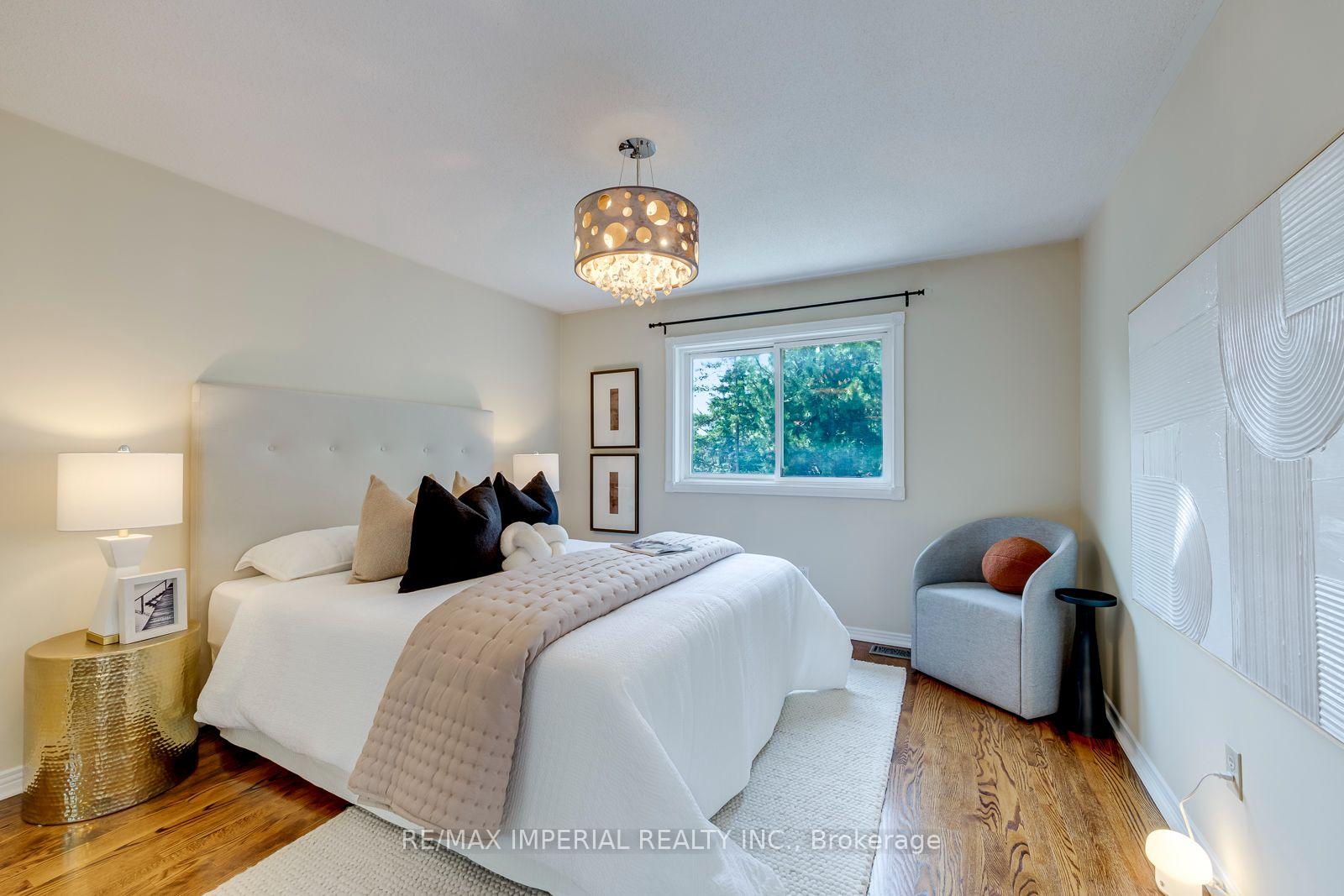 Photo 35 of 4303 Mayflower Drive, Mississauga, Hurontario — HOMEH