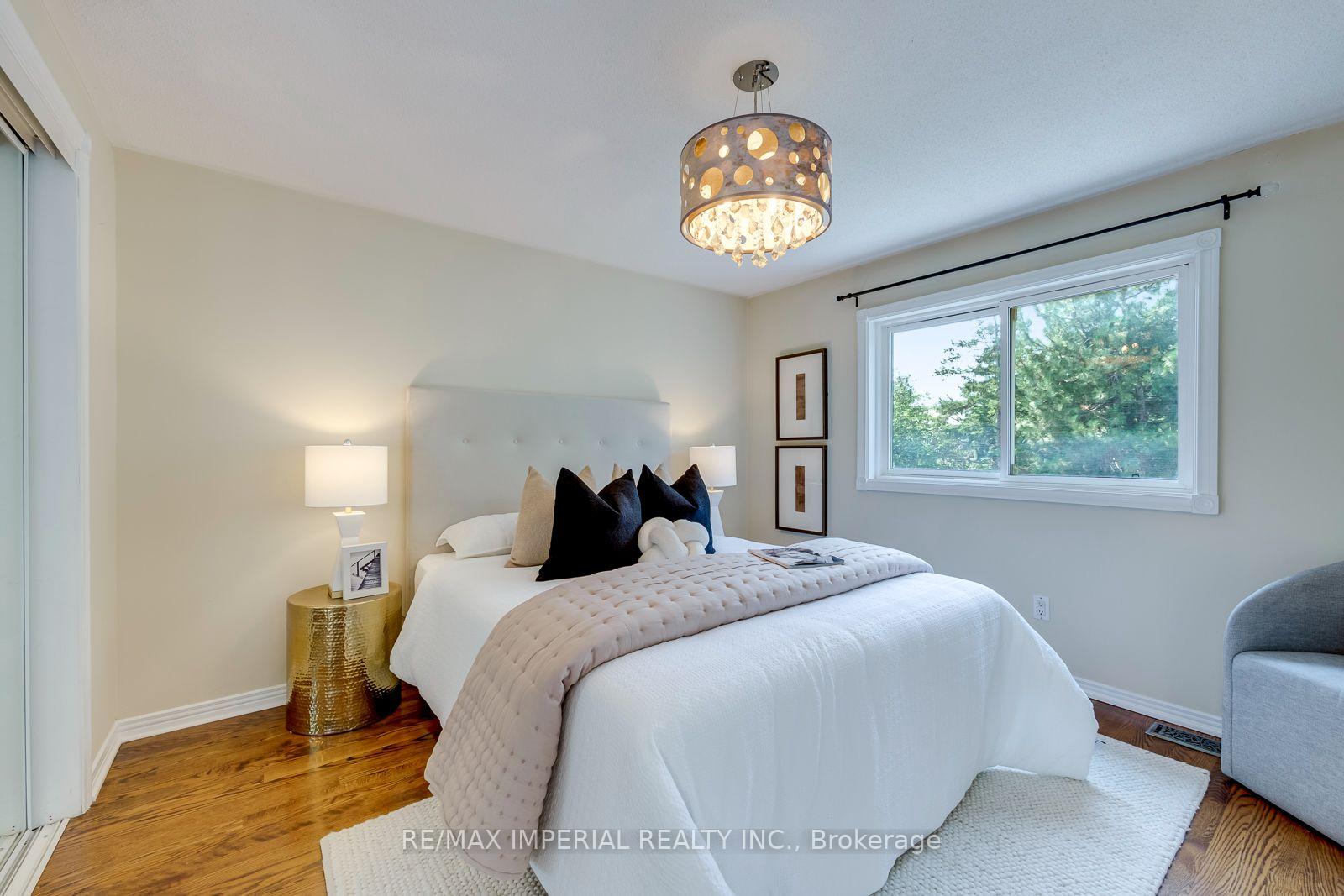 Photo 36 of 4303 Mayflower Drive, Mississauga, Hurontario — HOMEH