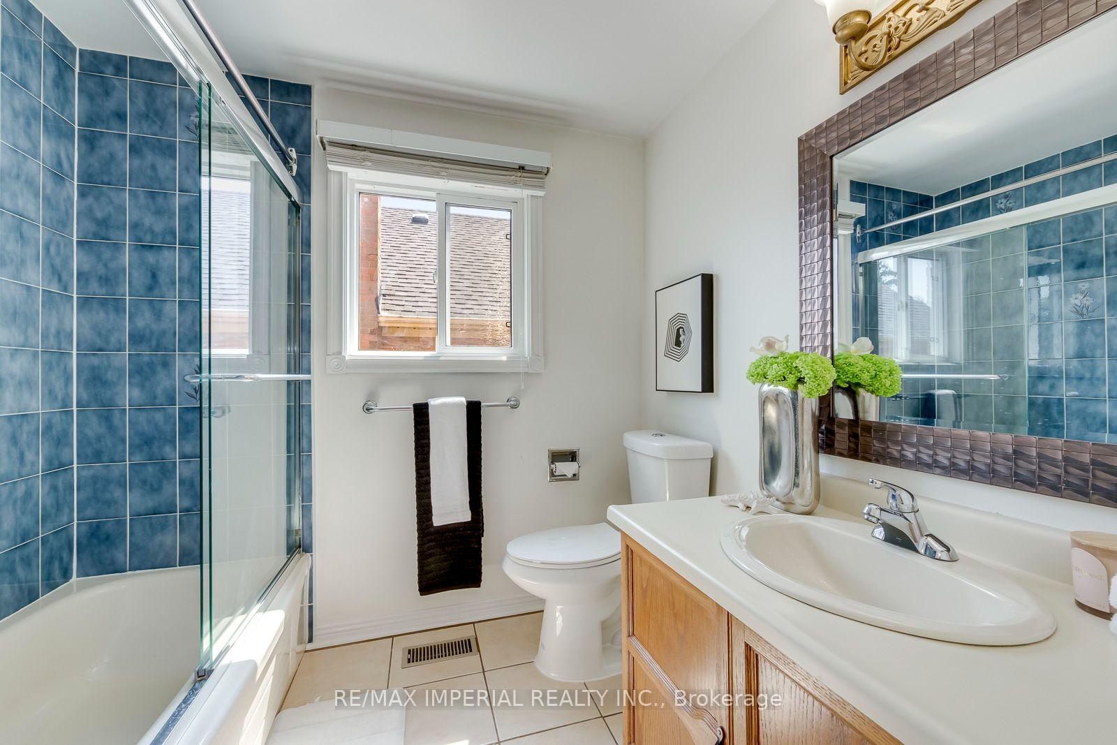 Photo 37 of 4303 Mayflower Drive, Mississauga, Hurontario — HOMEH