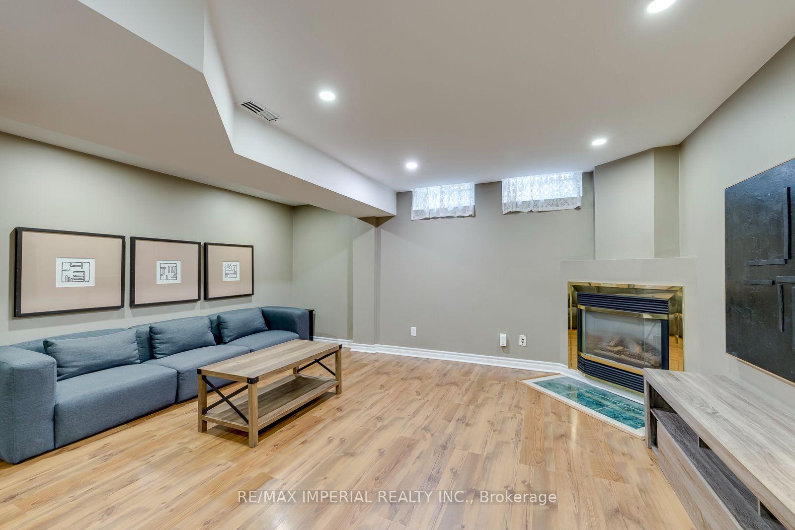 Photo 42 of 4303 Mayflower Drive, Mississauga, Hurontario — HOMEH