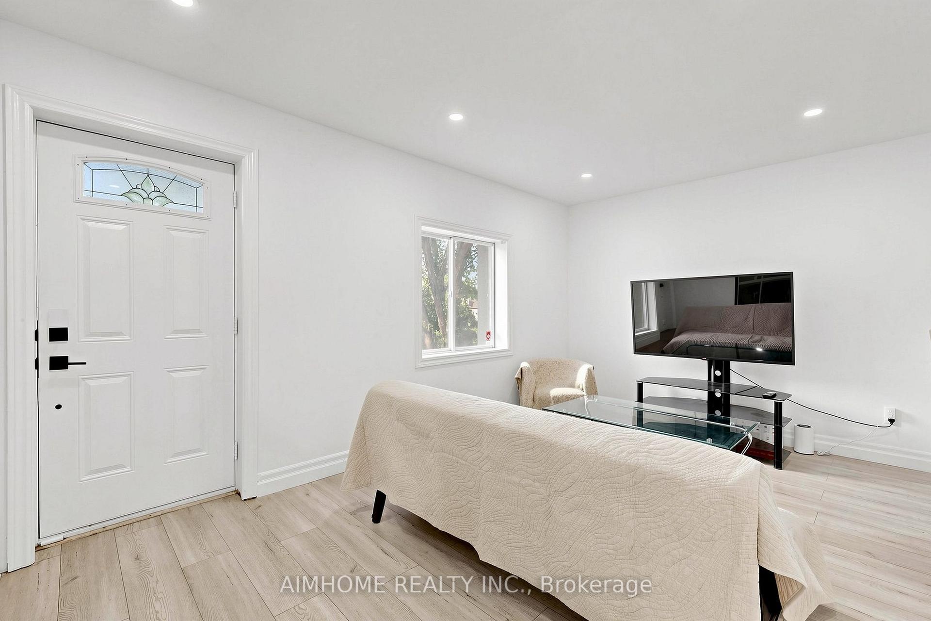 Photo 10 of 95 Steeles Avenue E, North York, Newtonbrook East — HOMEH