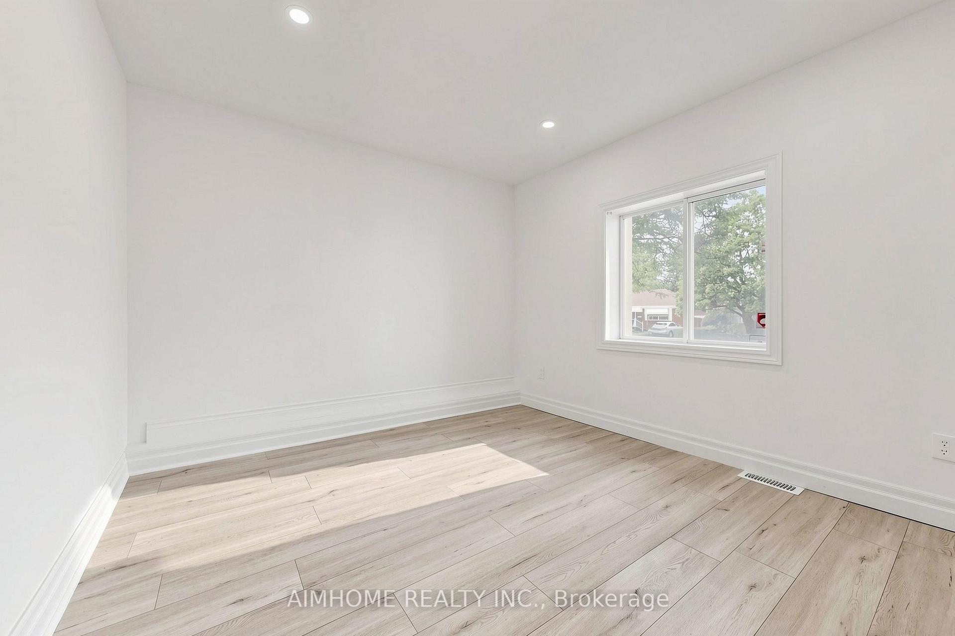 Photo 18 of 95 Steeles Avenue E, North York, Newtonbrook East — HOMEH