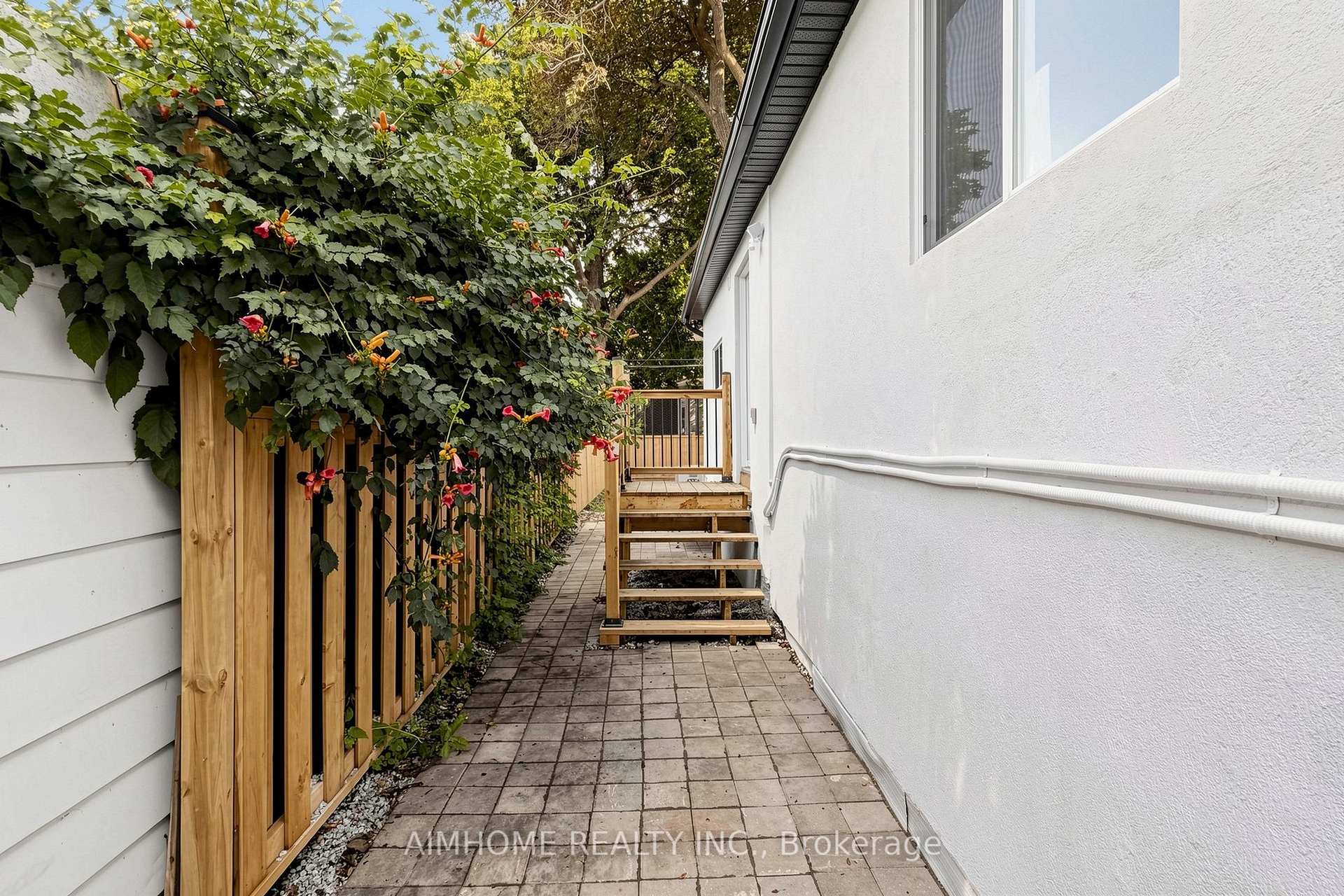 Photo 39 of 95 Steeles Avenue E, North York, Newtonbrook East — HOMEH