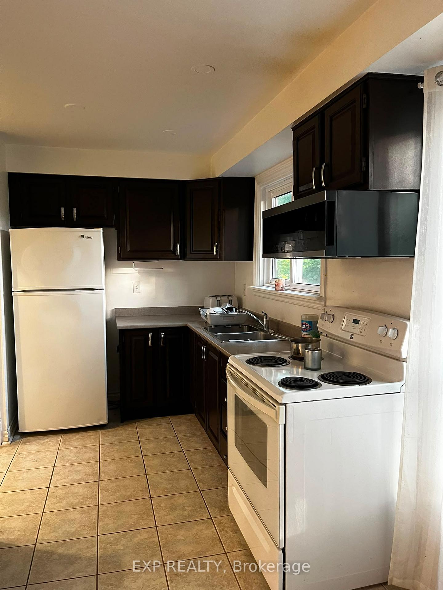 Photo 5 of Unit 10 - Room C, 22 Pearson Street, Oshawa, O'Neill — HOMEH