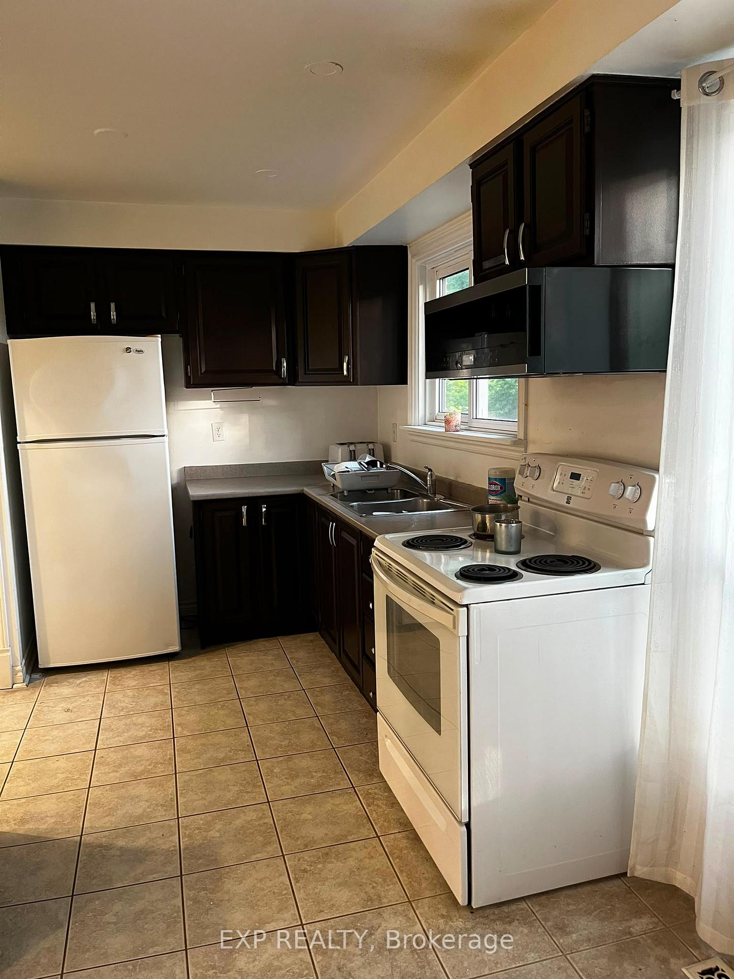 Photo 6 of Unit 10 - Room C, 22 Pearson Street, Oshawa, O'Neill — HOMEH