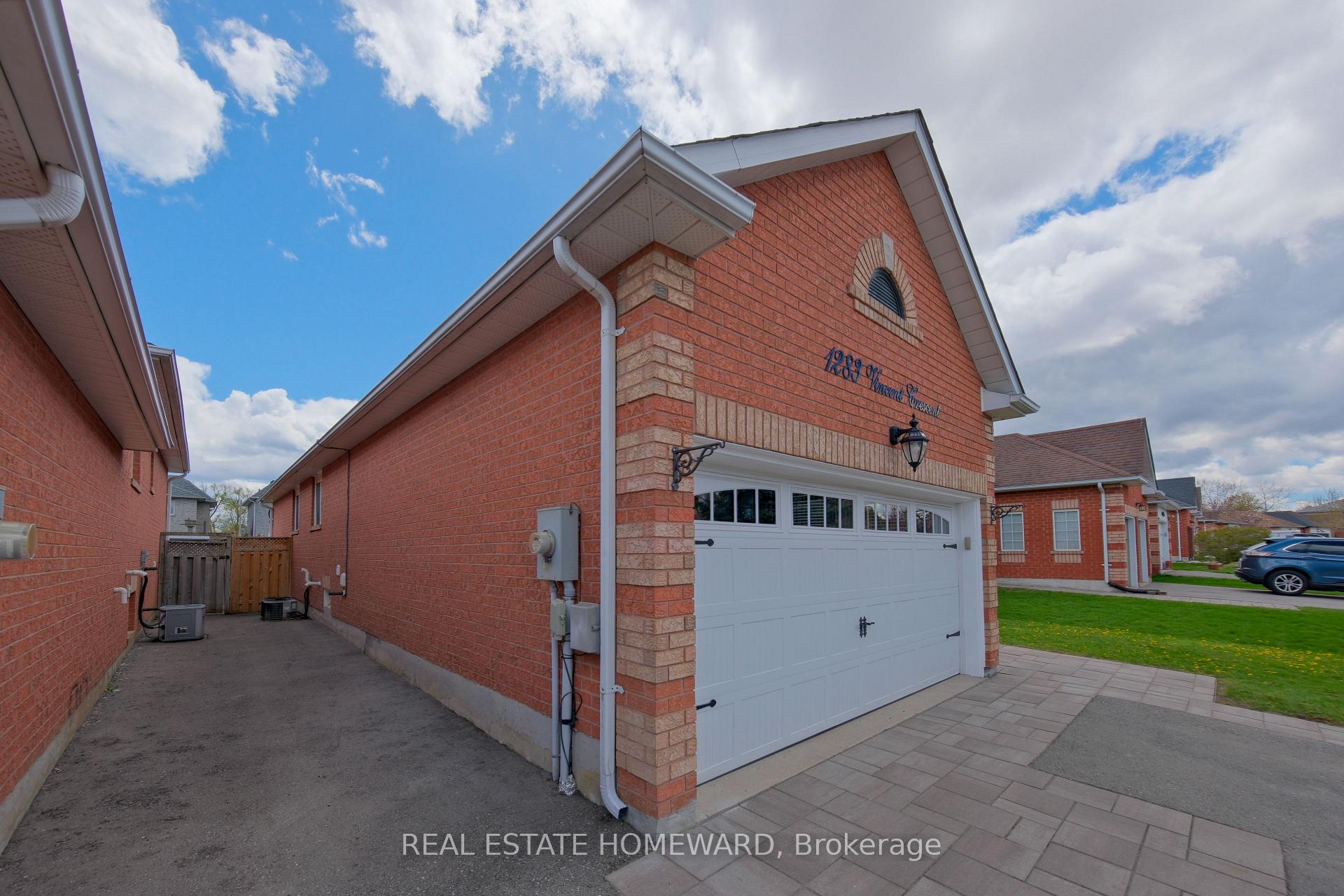 Photo 3 of 1283 Vincent Crescent, Innisfil, Alcona — HOMEH