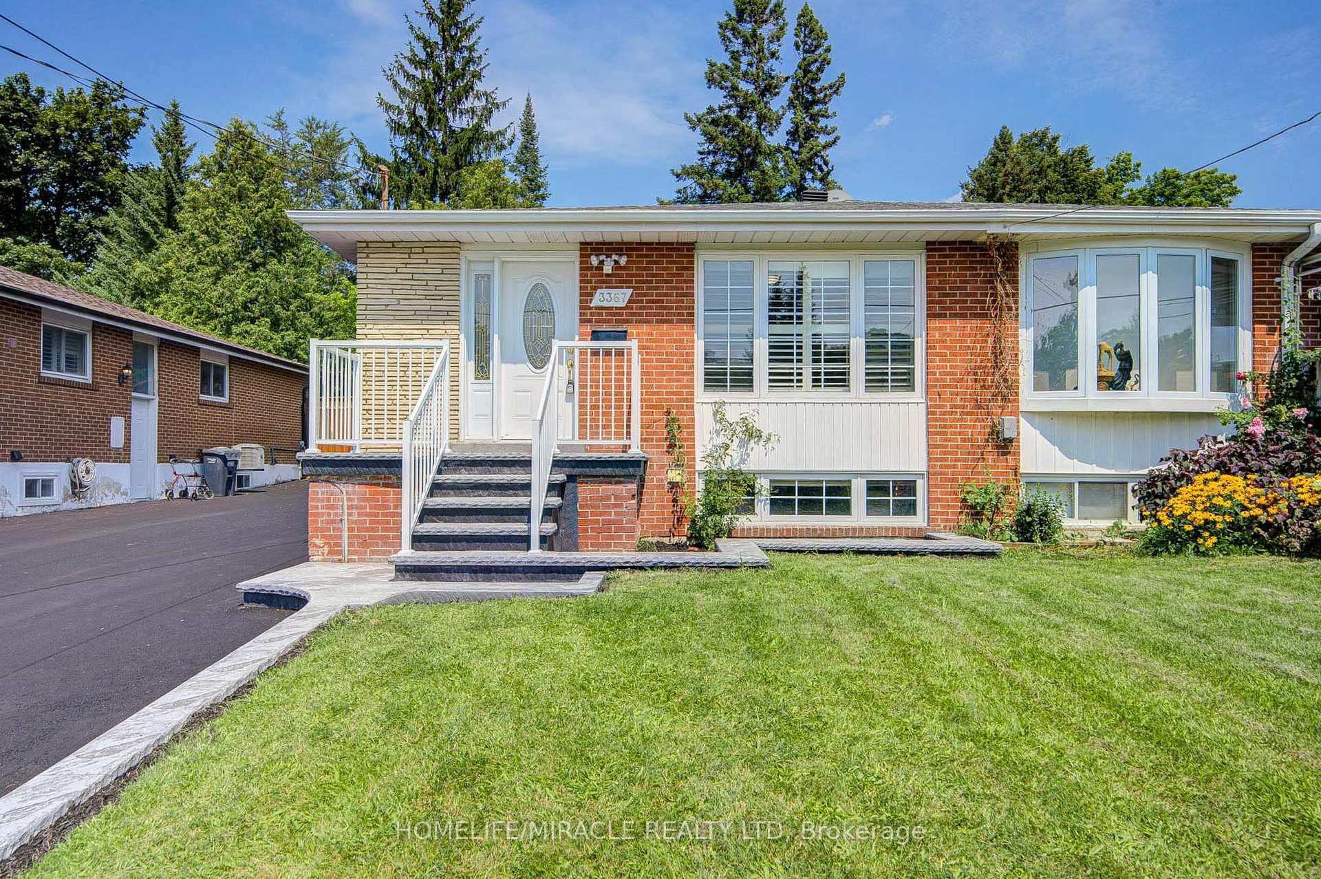 Front of 3367 The Credit Wood