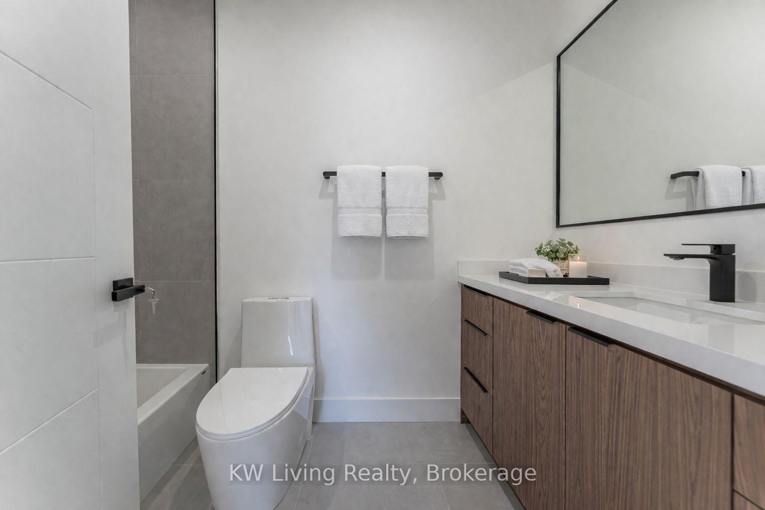 Photo 8 of 712 Eglinton Avenue E, Toronto, Leaside — HOMEH