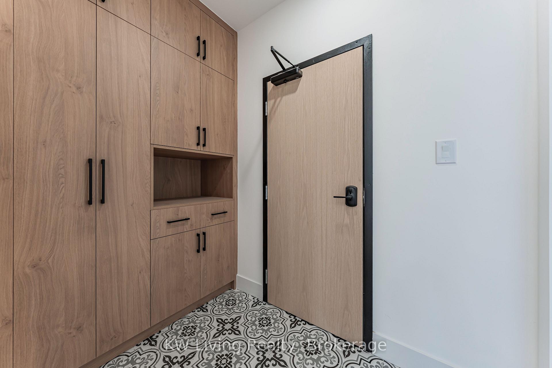 Photo 11 of 712 Eglinton Avenue E, Toronto, Leaside — HOMEH