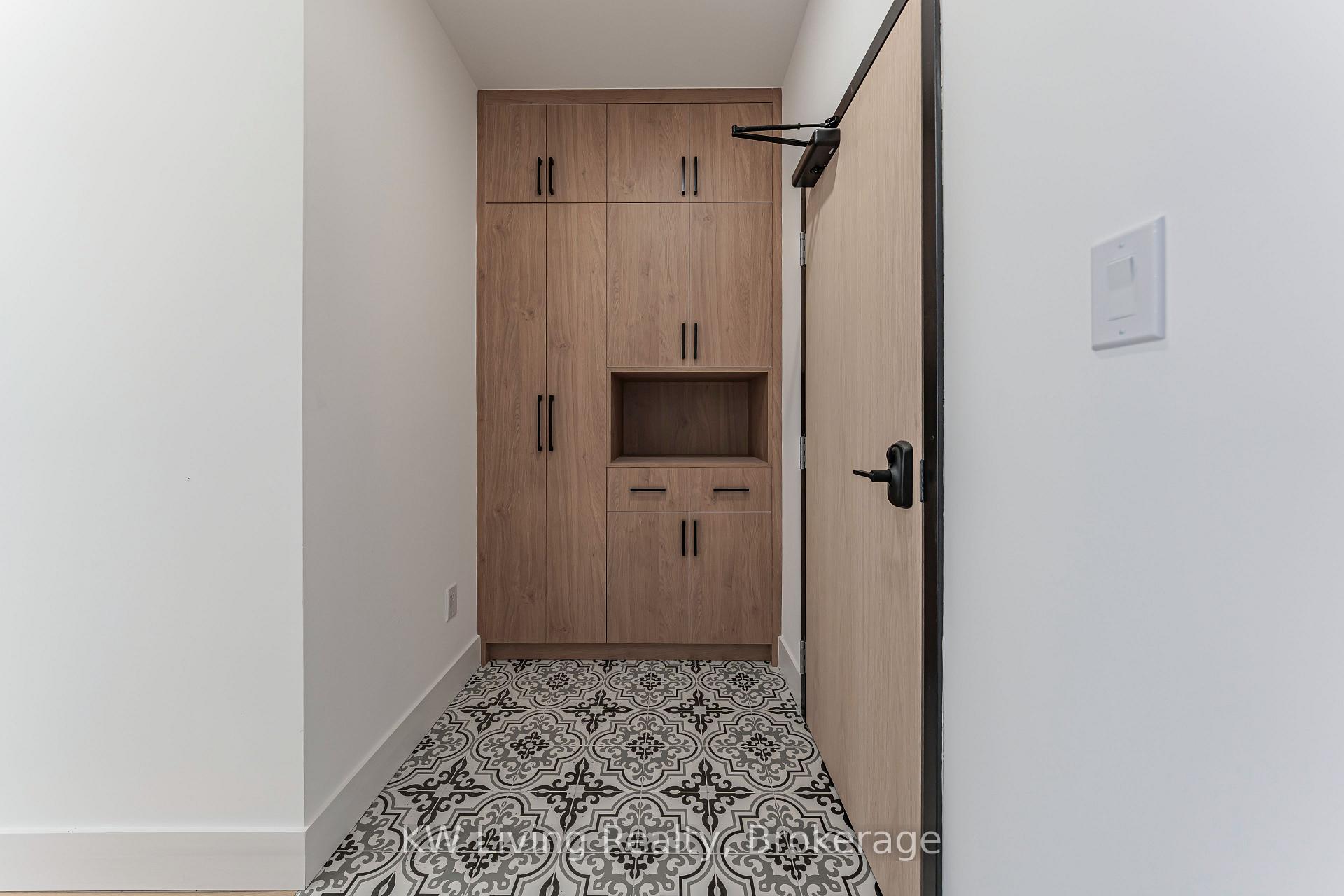 Photo 12 of 712 Eglinton Avenue E, Toronto, Leaside — HOMEH