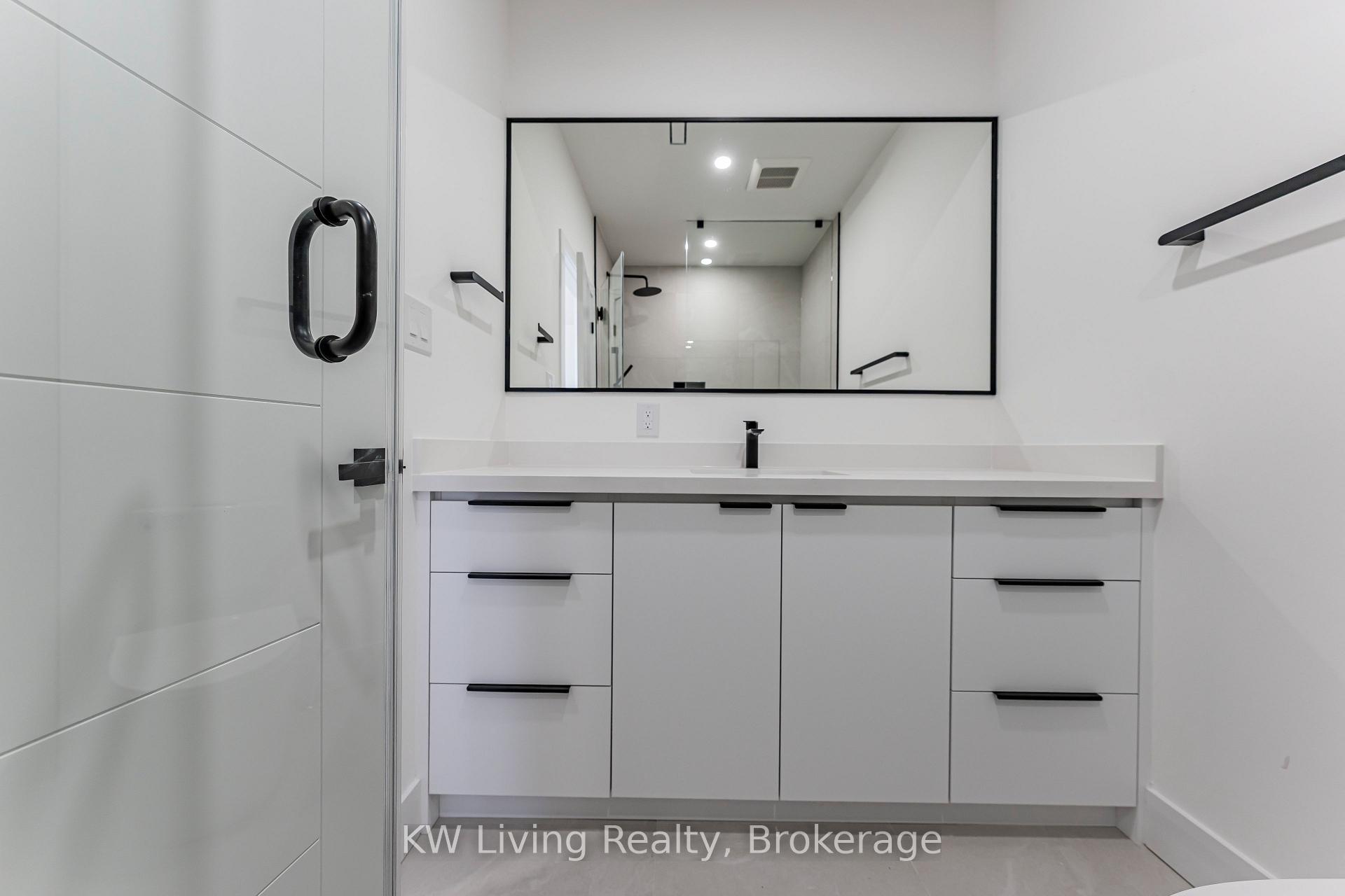 Photo 16 of 712 Eglinton Avenue E, Toronto, Leaside — HOMEH