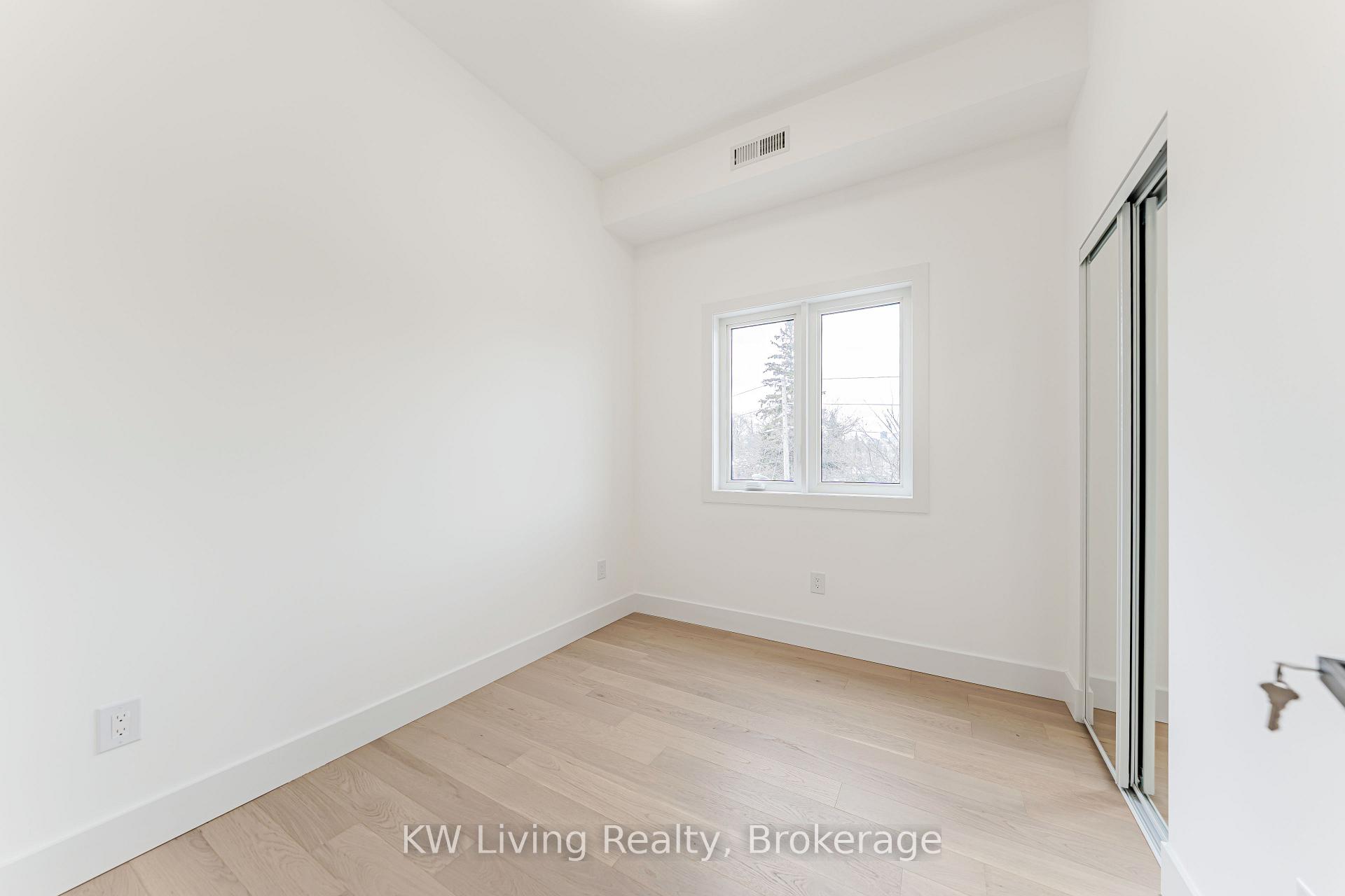 Photo 23 of 712 Eglinton Avenue E, Toronto, Leaside — HOMEH