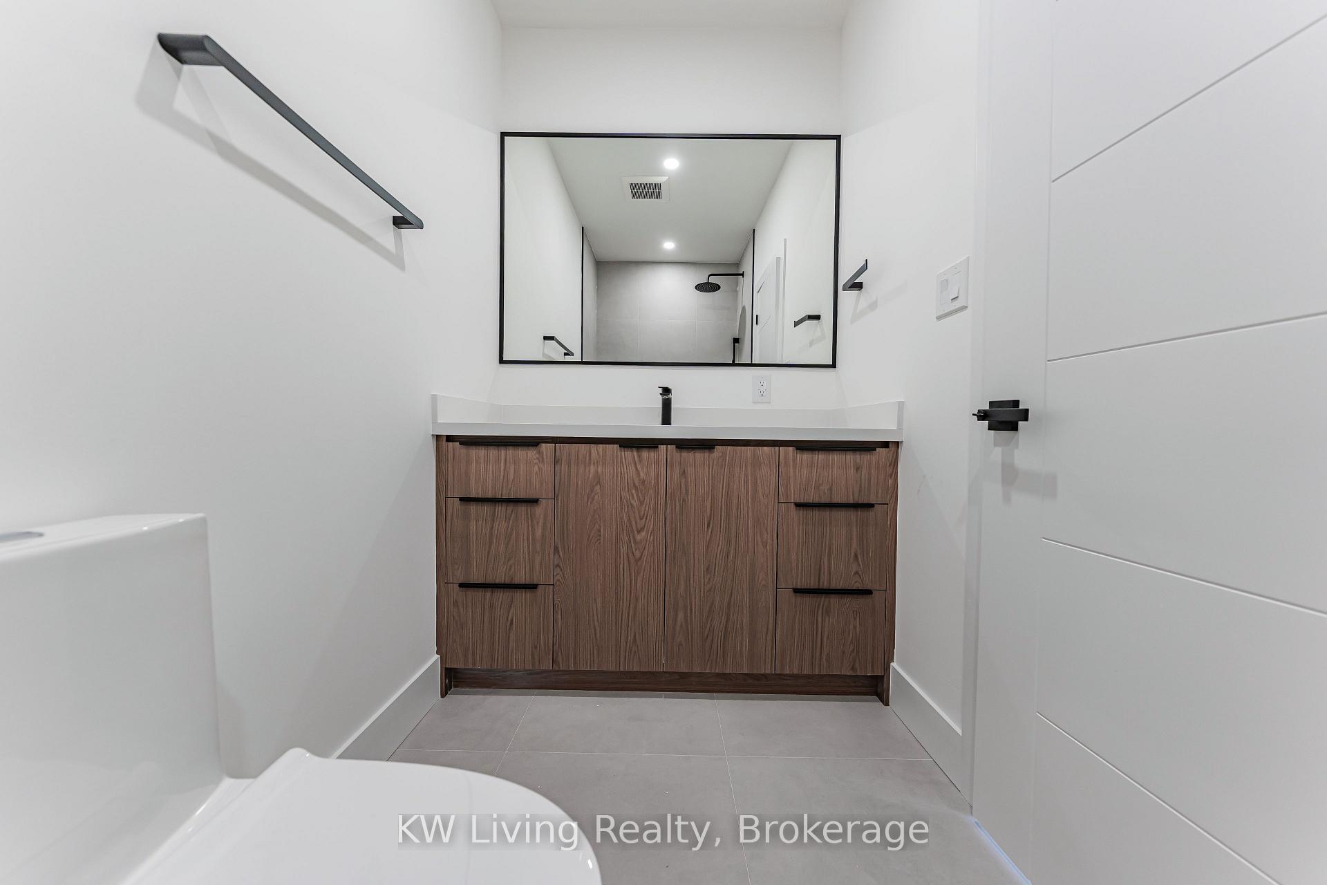 Photo 37 of 712 Eglinton Avenue E, Toronto, Leaside — HOMEH