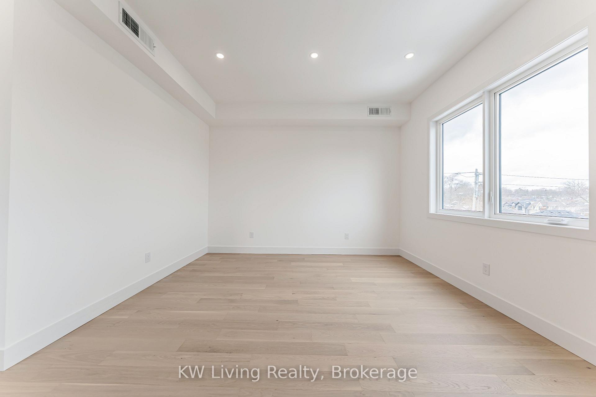 Photo 43 of 712 Eglinton Avenue E, Toronto, Leaside — HOMEH