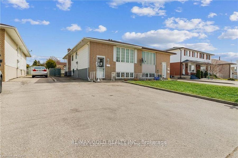 Photo 2 of 54 Bakersfield Drive, Cambridge, Christopher-Champlain — HOMEH