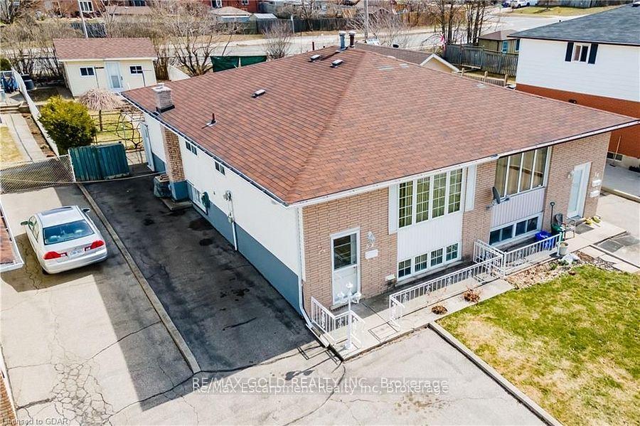 Photo 3 of 54 Bakersfield Drive, Cambridge, Christopher-Champlain — HOMEH