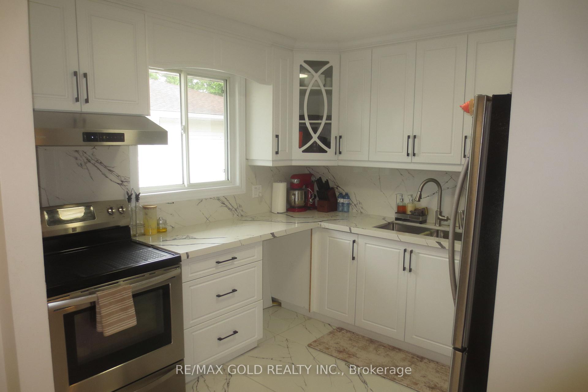 Photo 9 of 54 Bakersfield Drive, Cambridge, Christopher-Champlain — HOMEH