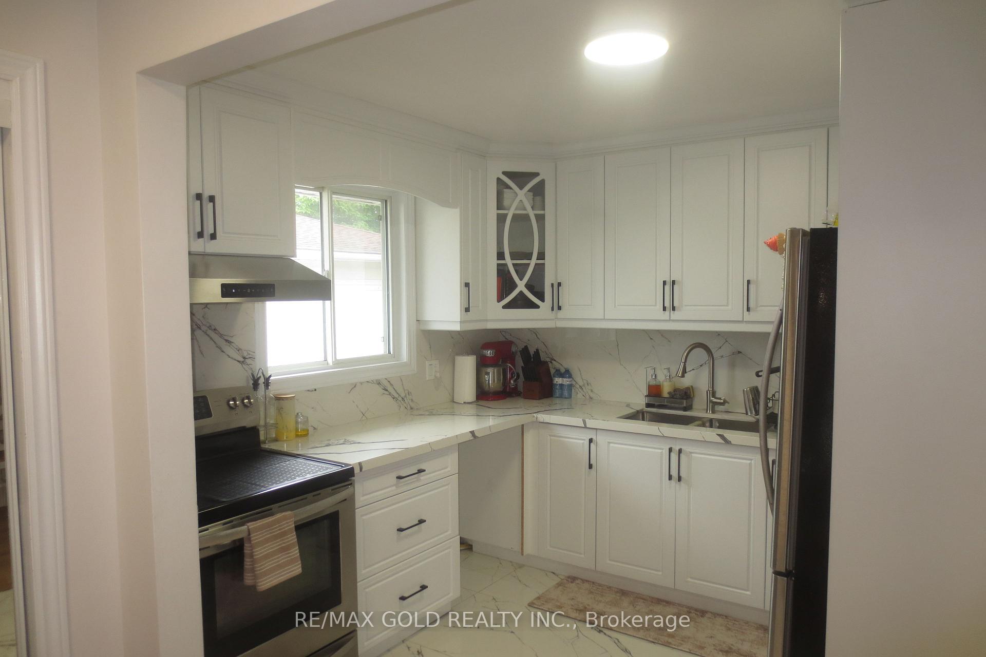 Photo 10 of 54 Bakersfield Drive, Cambridge, Christopher-Champlain — HOMEH