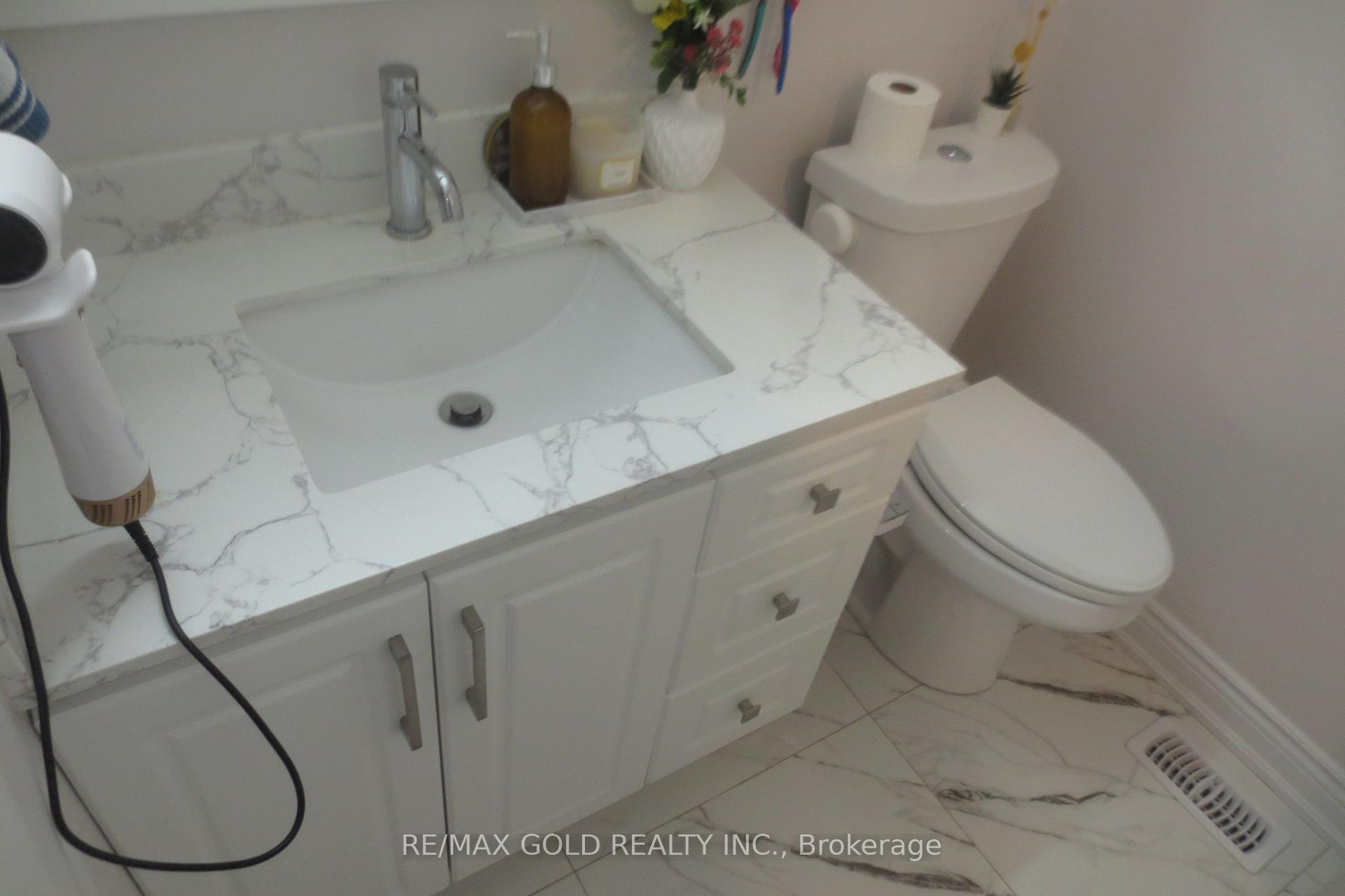 Photo 12 of 54 Bakersfield Drive, Cambridge, Christopher-Champlain — HOMEH