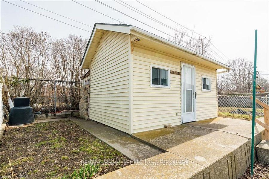 Photo 18 of 54 Bakersfield Drive, Cambridge, Christopher-Champlain — HOMEH