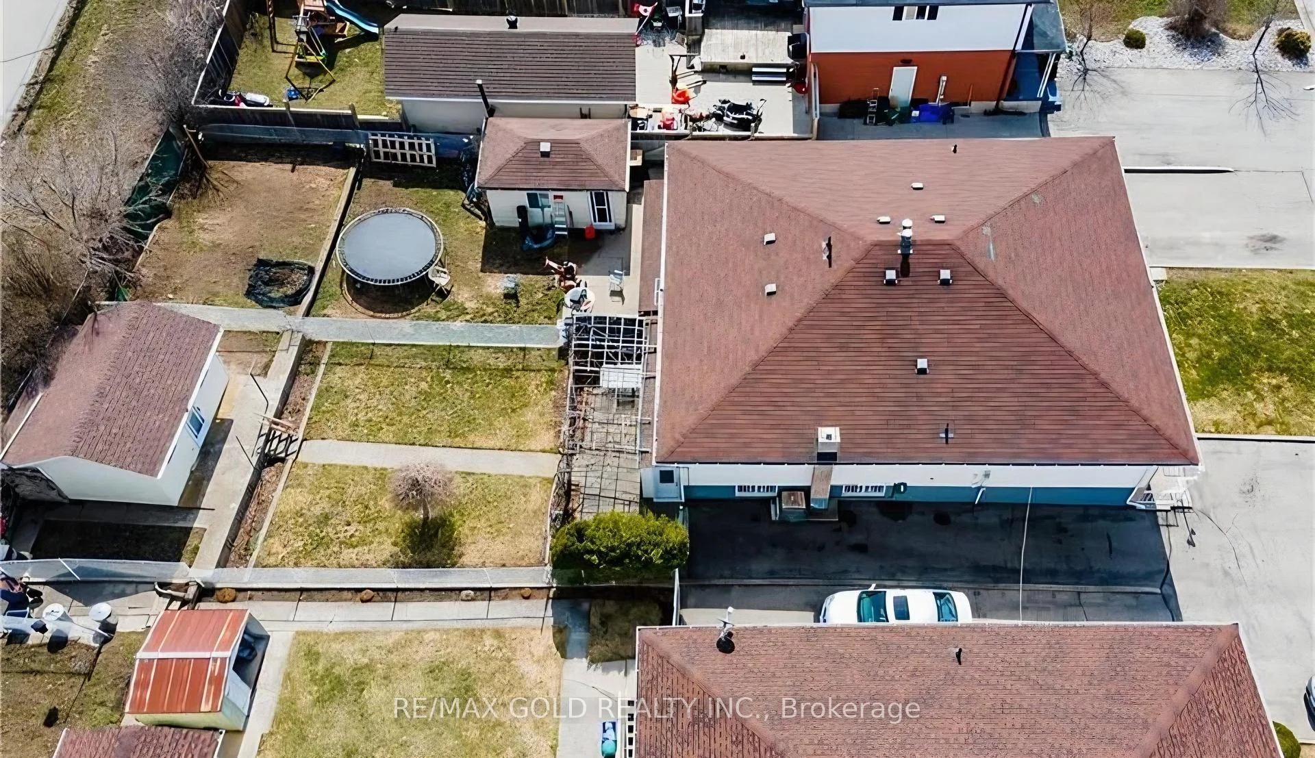 Photo 19 of 54 Bakersfield Drive, Cambridge, Christopher-Champlain — HOMEH