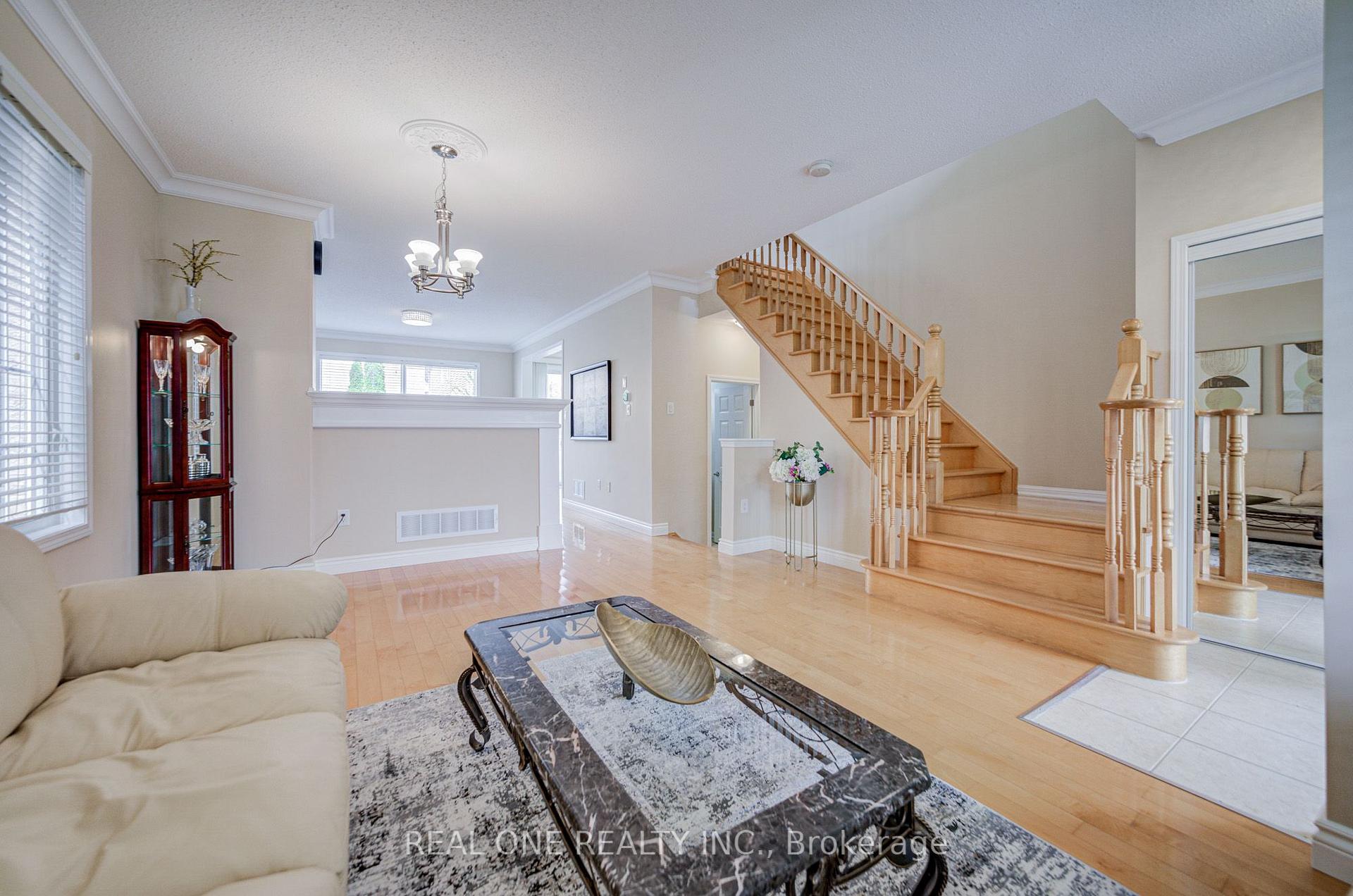 Photo 12 of 739 Philbrook Drive, Milton, Coates — HOMEH