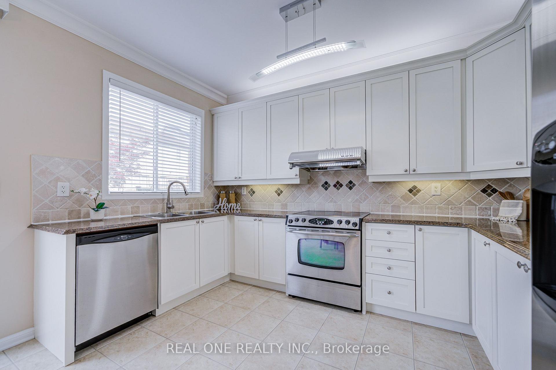 Photo 20 of 739 Philbrook Drive, Milton, Coates — HOMEH