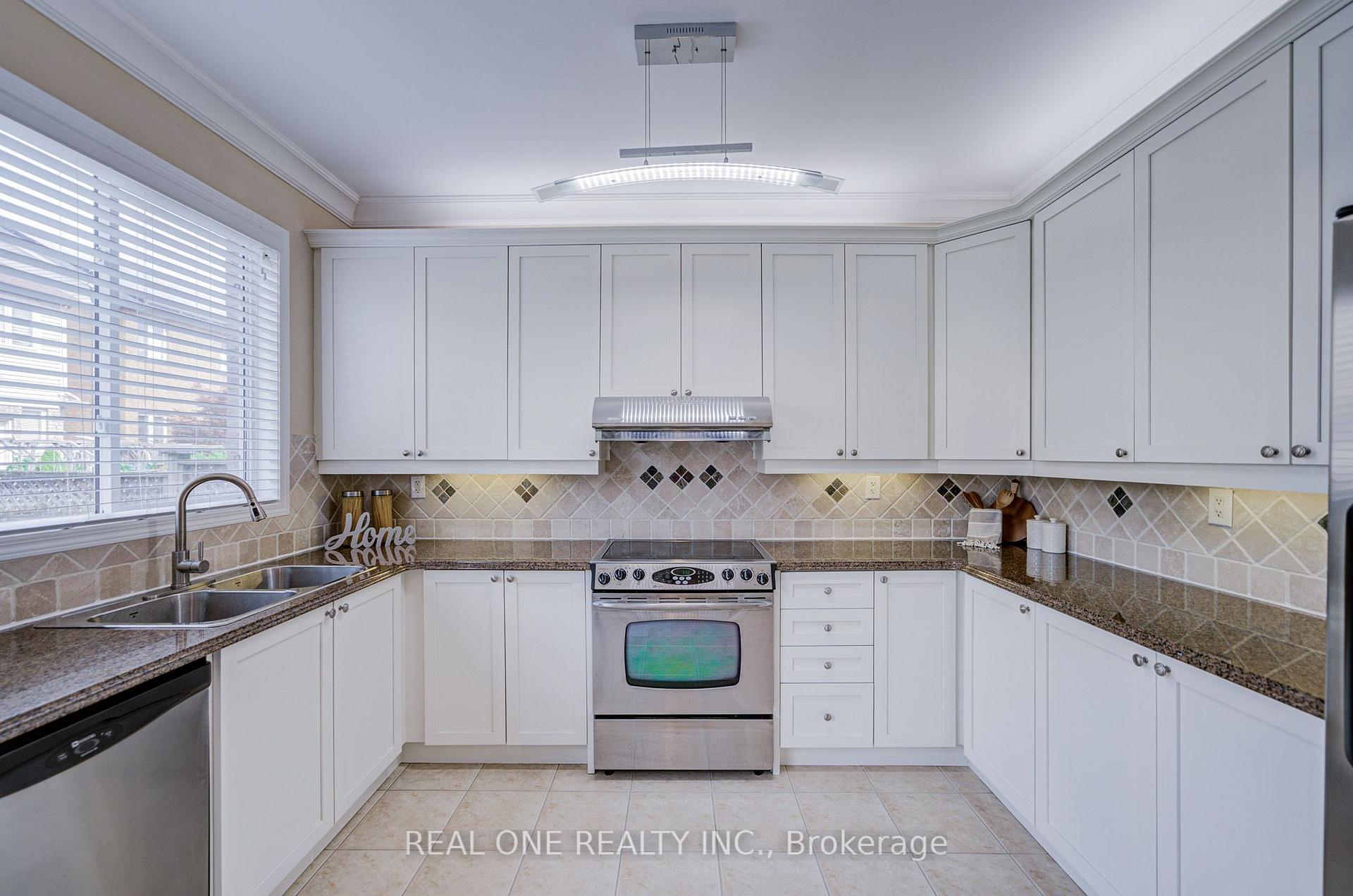 Photo 21 of 739 Philbrook Drive, Milton, Coates — HOMEH