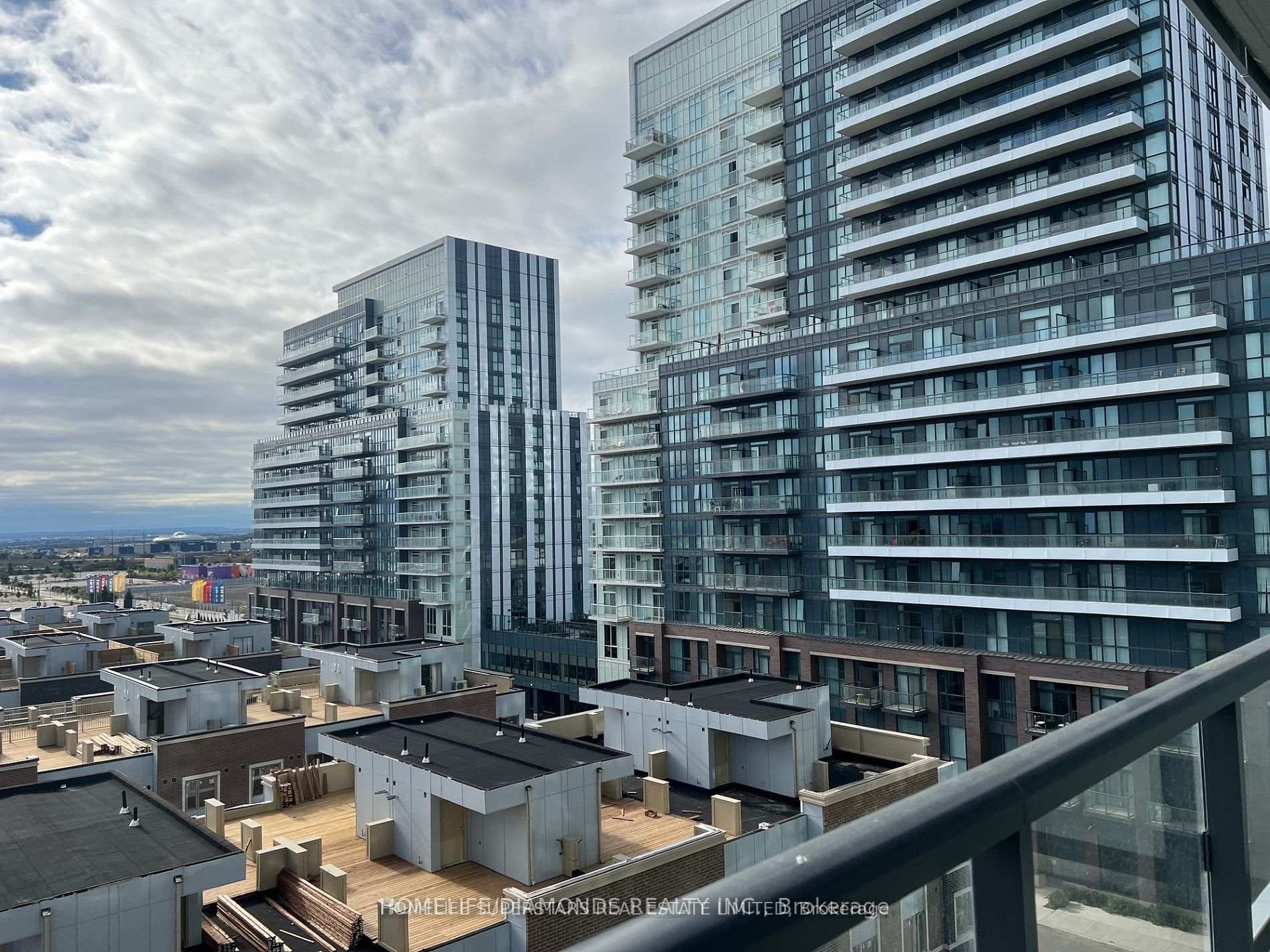 Photo 1 of Unit 722, 60 honeycrisp Crescent E, Vaughan, Vaughan Corporate Centre — HOMEH
