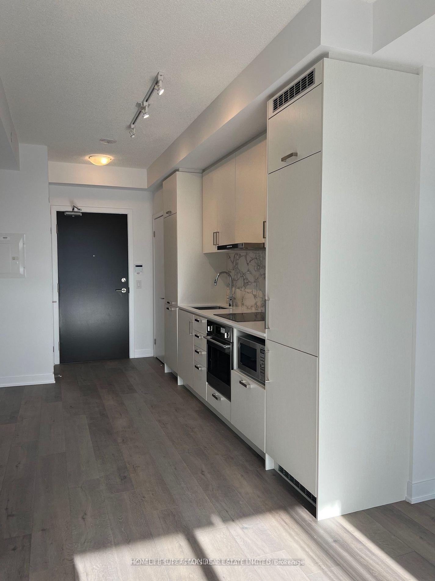 Photo 2 of Unit 722, 60 honeycrisp Crescent E, Vaughan, Vaughan Corporate Centre — HOMEH