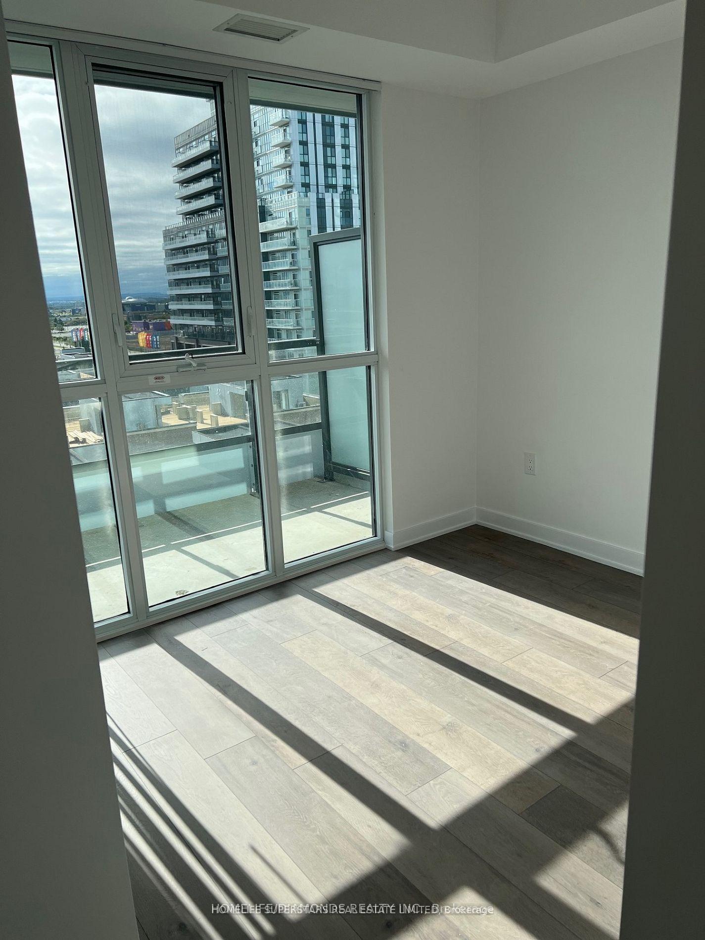 Photo 4 of Unit 722, 60 honeycrisp Crescent E, Vaughan, Vaughan Corporate Centre — HOMEH