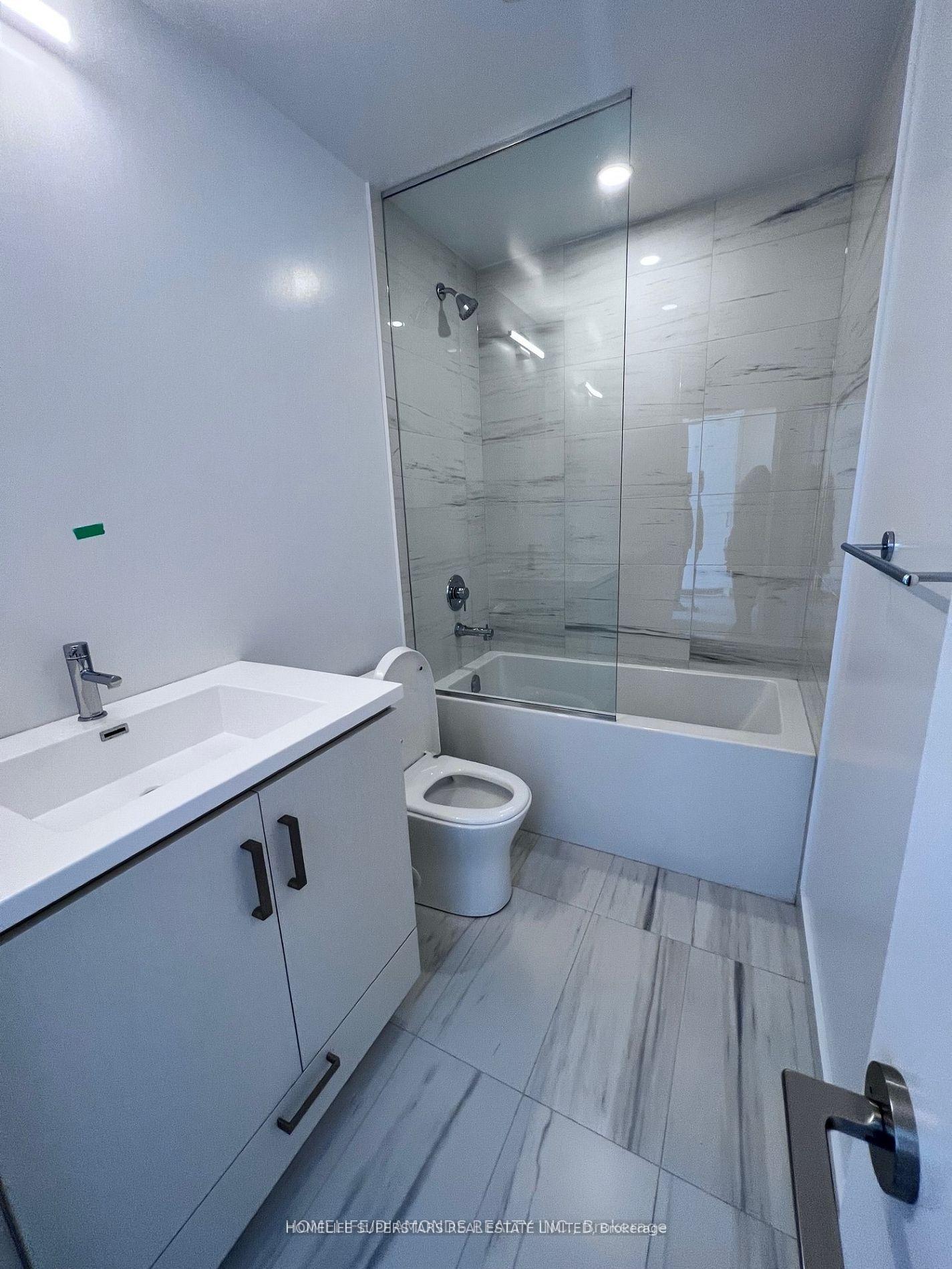 Photo 5 of Unit 722, 60 honeycrisp Crescent E, Vaughan, Vaughan Corporate Centre — HOMEH