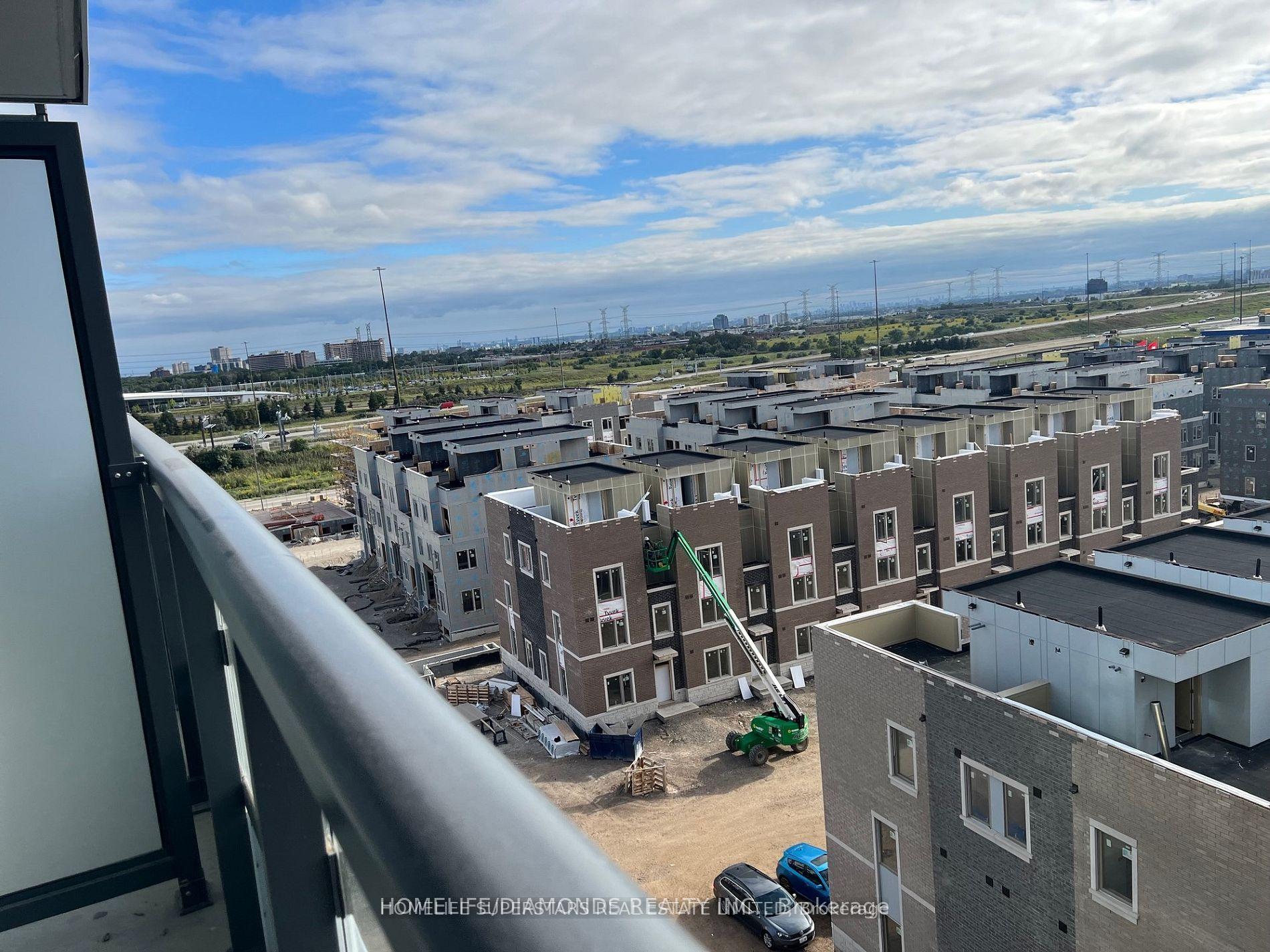 Photo 12 of Unit 722, 60 honeycrisp Crescent E, Vaughan, Vaughan Corporate Centre — HOMEH