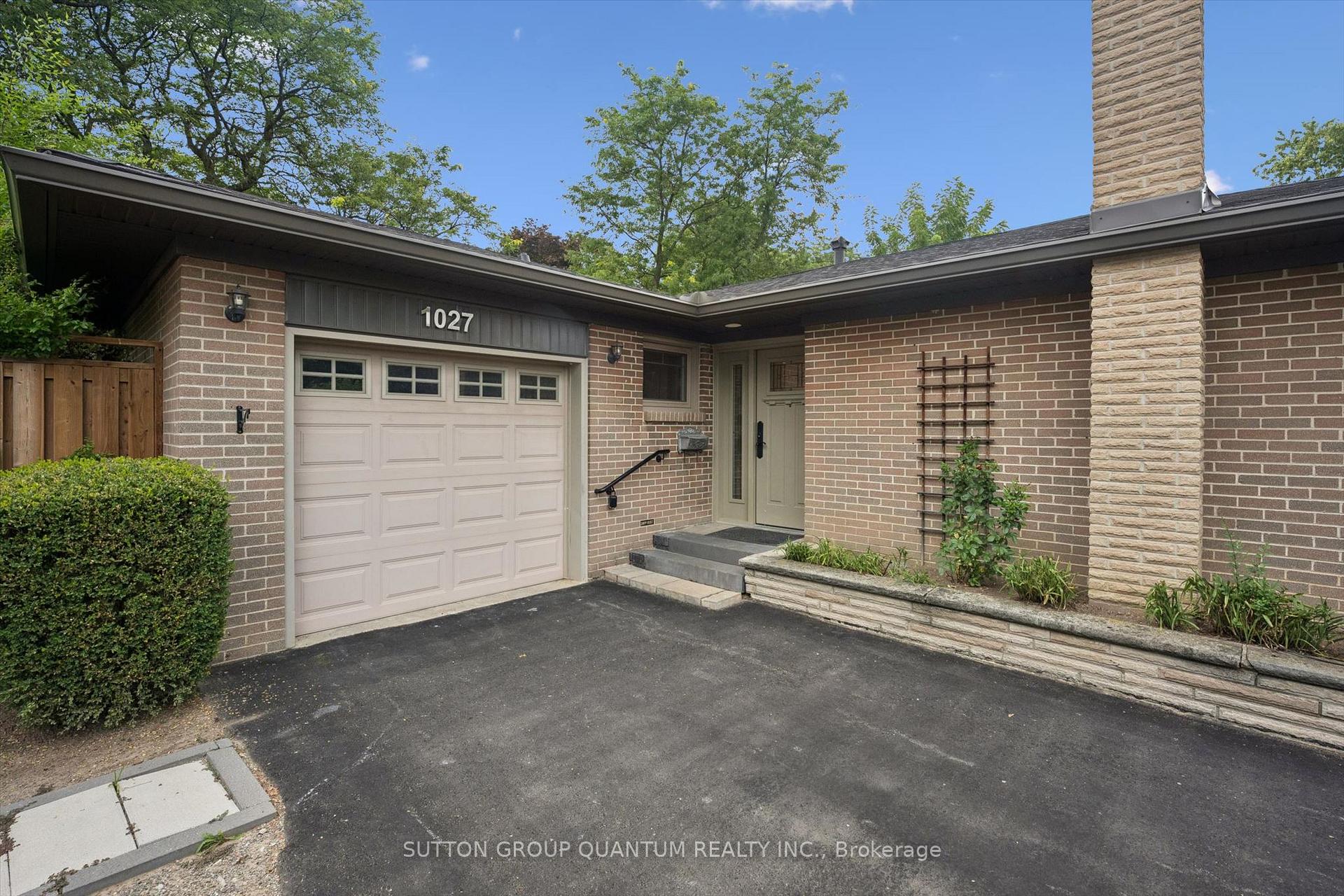 Photo 5 of 1027 Argus Drive, Mississauga, Applewood — HOMEH