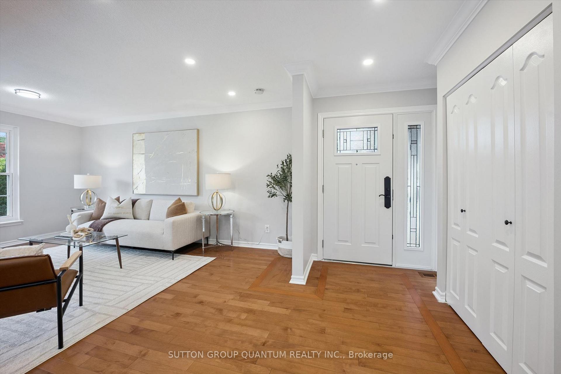 Photo 6 of 1027 Argus Drive, Mississauga, Applewood — HOMEH