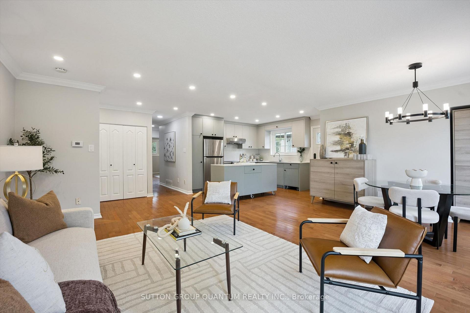 Photo 9 of 1027 Argus Drive, Mississauga, Applewood — HOMEH