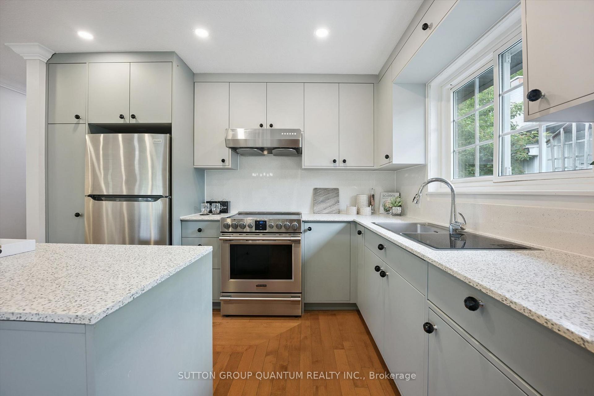 Photo 13 of 1027 Argus Drive, Mississauga, Applewood — HOMEH
