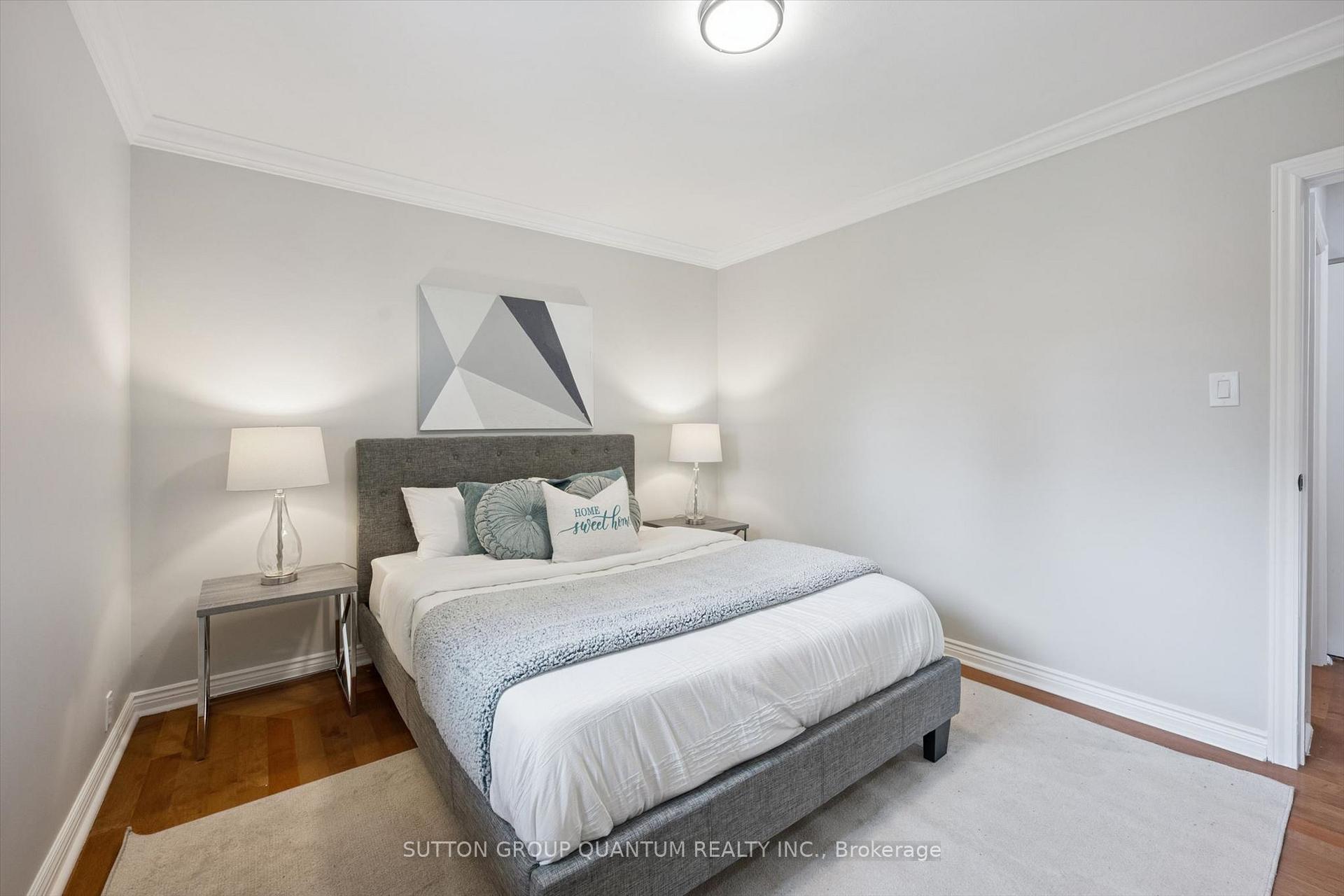 Photo 18 of 1027 Argus Drive, Mississauga, Applewood — HOMEH