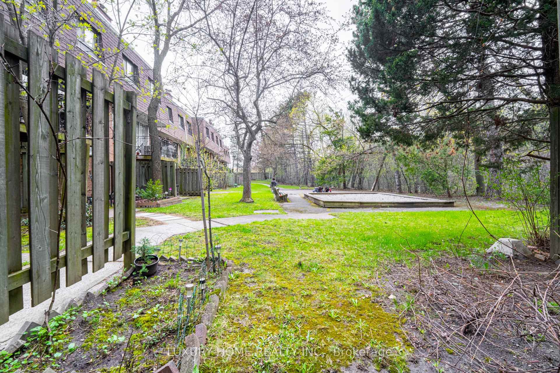 Photo 5 of Unit 2, 100 Henderson Avenue, Markham, Grandview — HOMEH