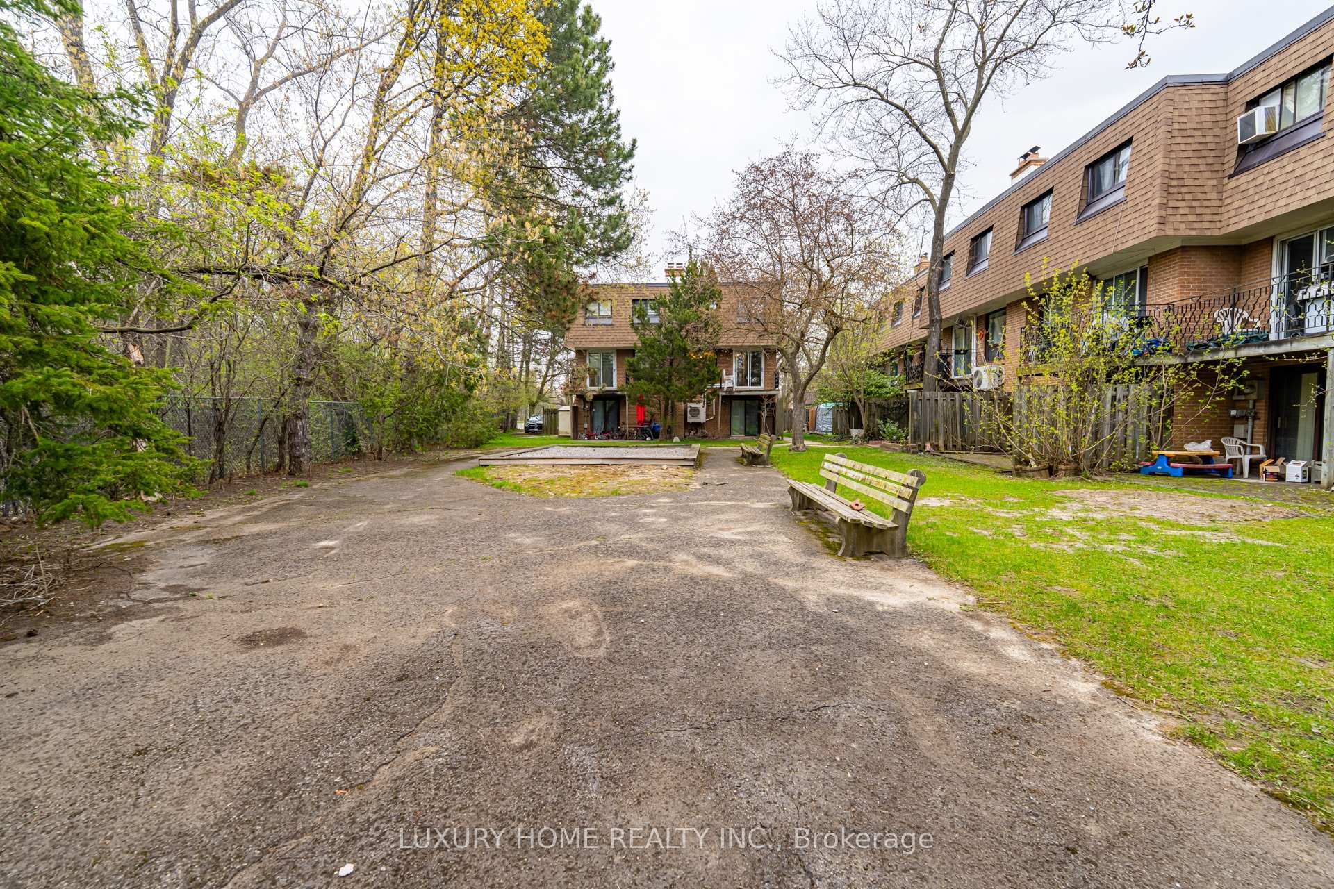 Photo 7 of Unit 2, 100 Henderson Avenue, Markham, Grandview — HOMEH