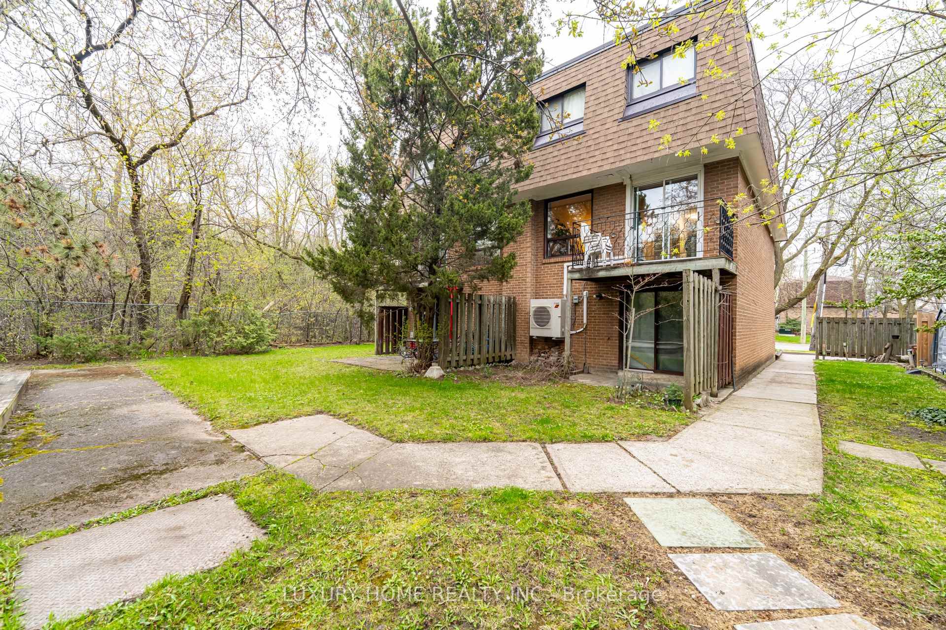Photo 8 of Unit 2, 100 Henderson Avenue, Markham, Grandview — HOMEH