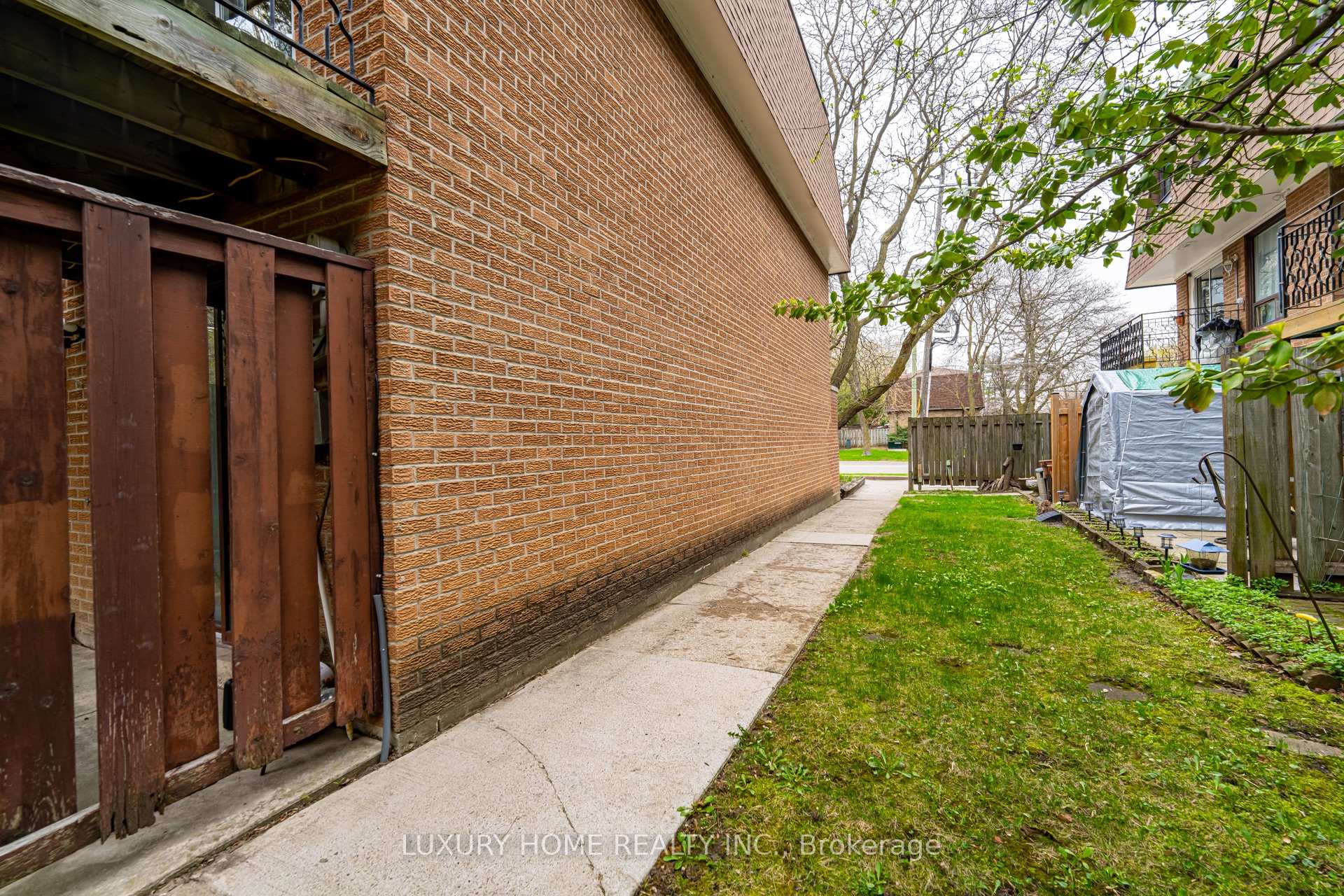 Photo 9 of Unit 2, 100 Henderson Avenue, Markham, Grandview — HOMEH