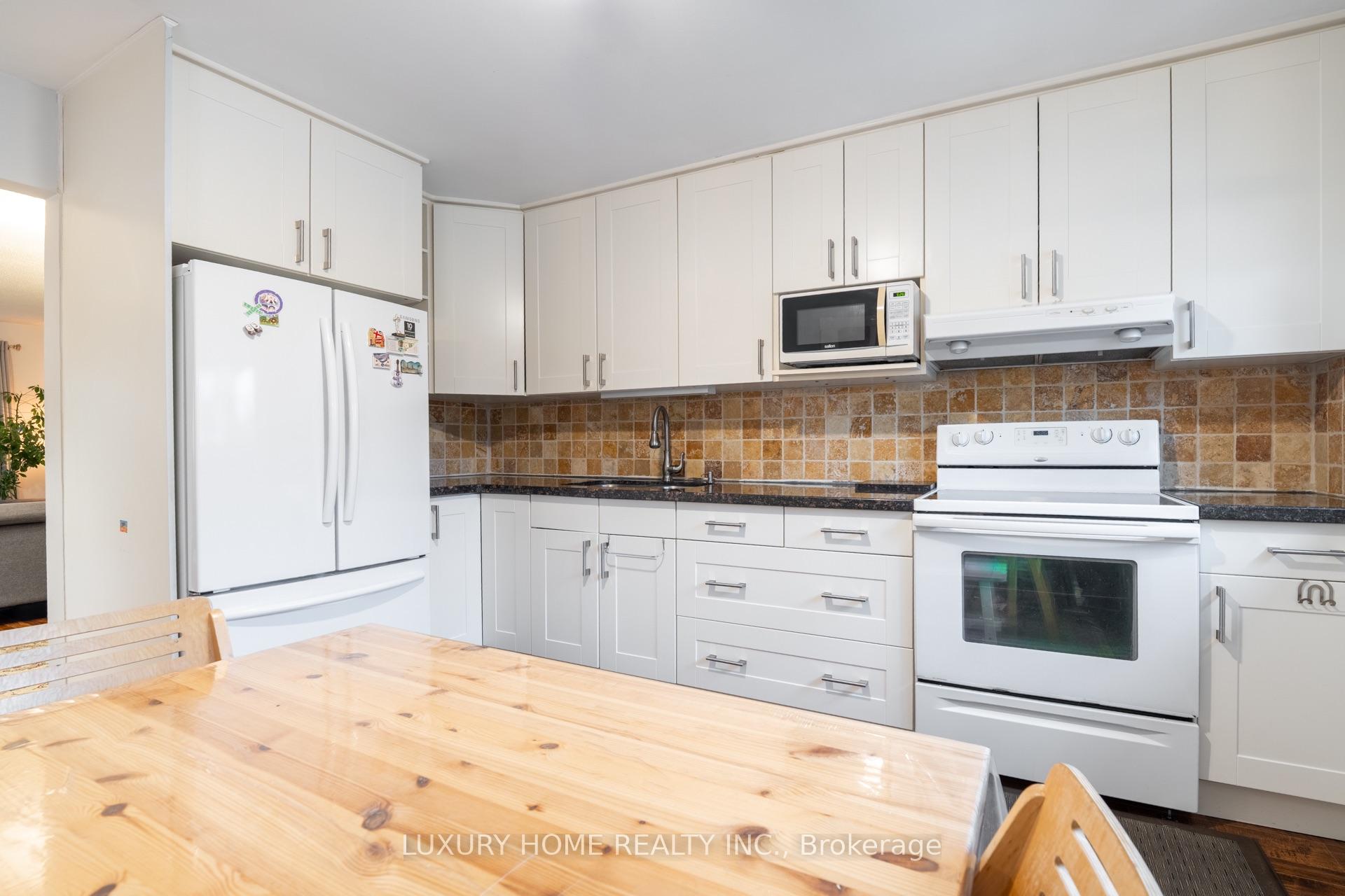 Photo 14 of Unit 2, 100 Henderson Avenue, Markham, Grandview — HOMEH