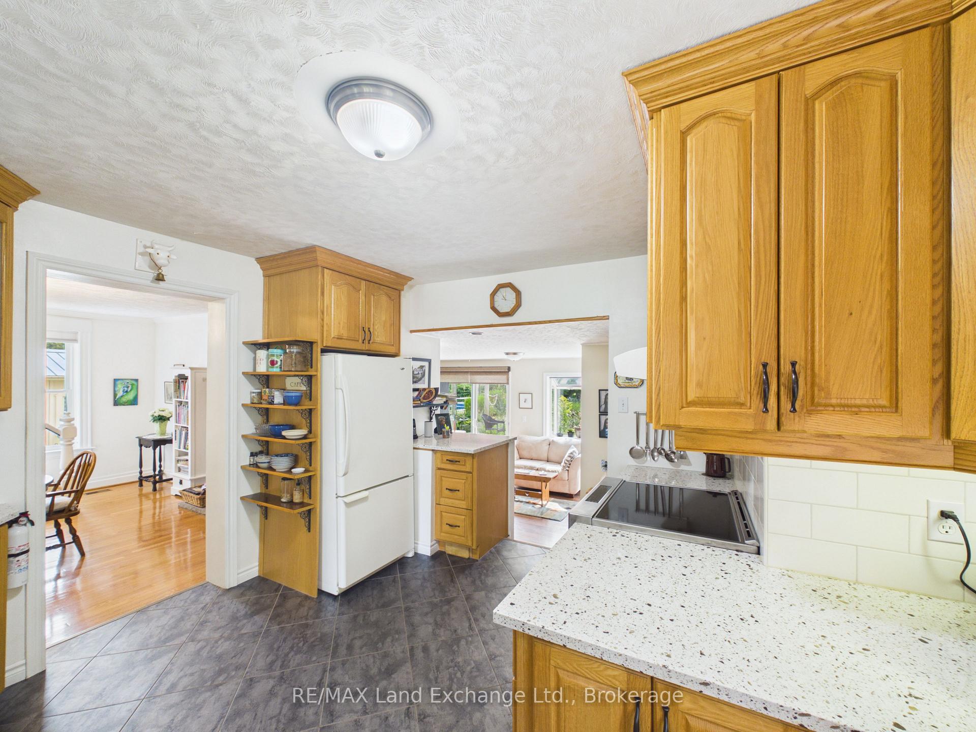 Photo 8 of 457 Penetangore Row S, Kincardine — HOMEH