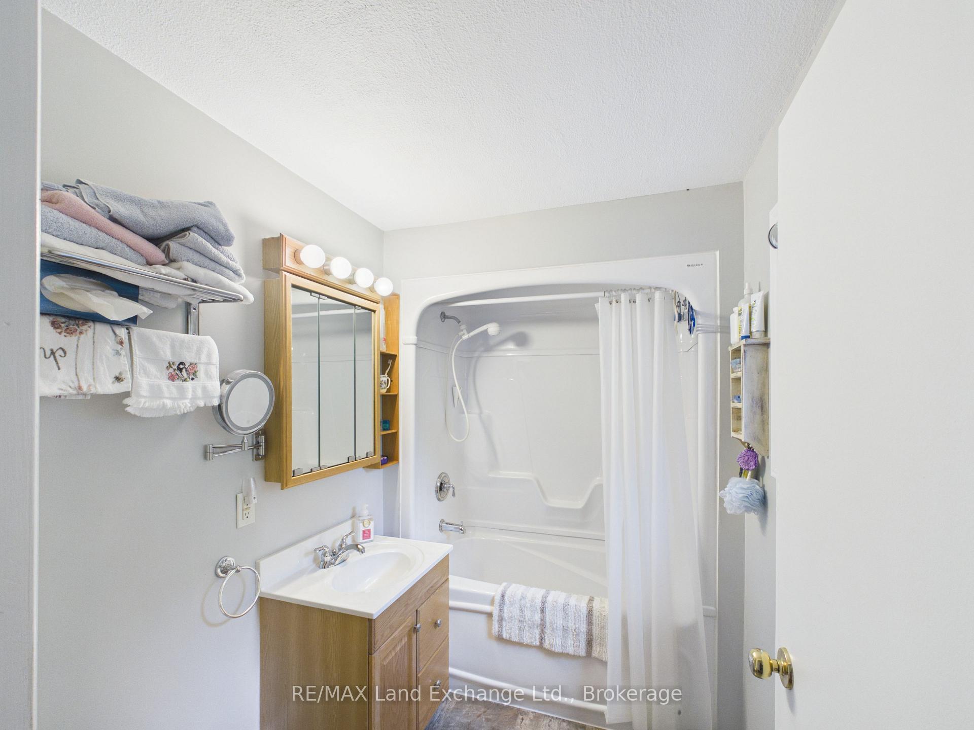 Photo 13 of 457 Penetangore Row S, Kincardine — HOMEH
